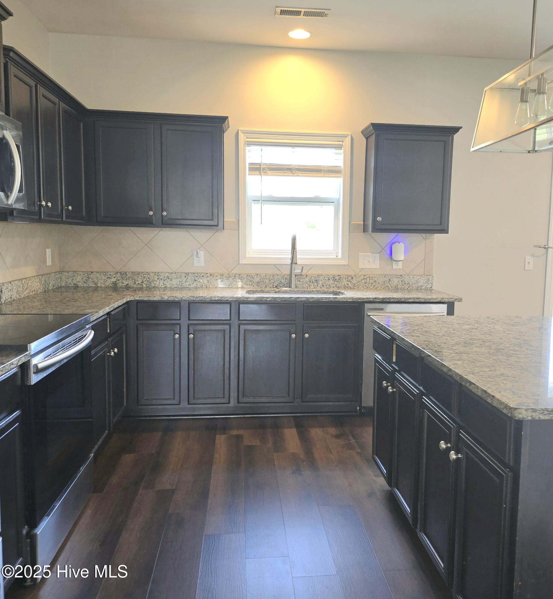 341 Kingston Road Property Photo 21