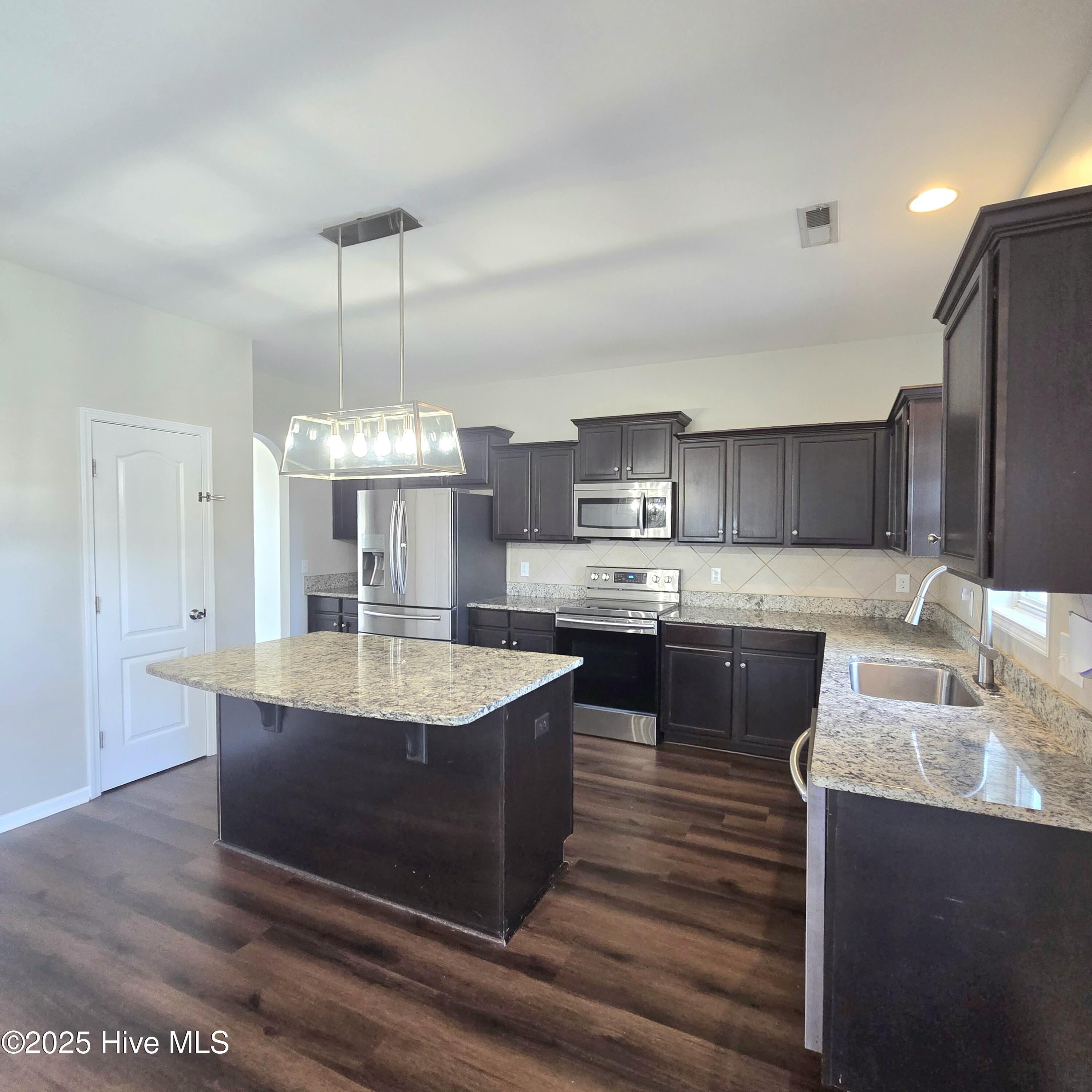 341 Kingston Road Property Photo 22