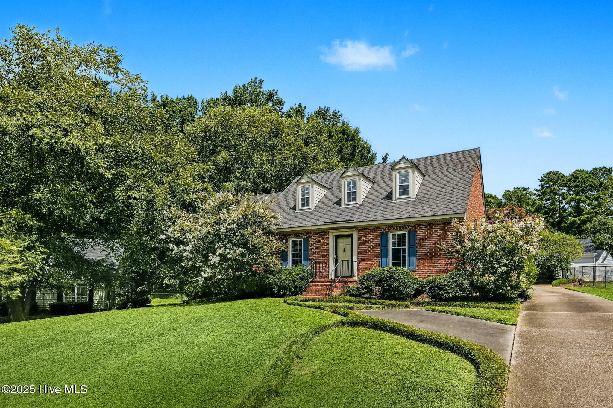 1402 Brookhaven Drive Property Photo 3
