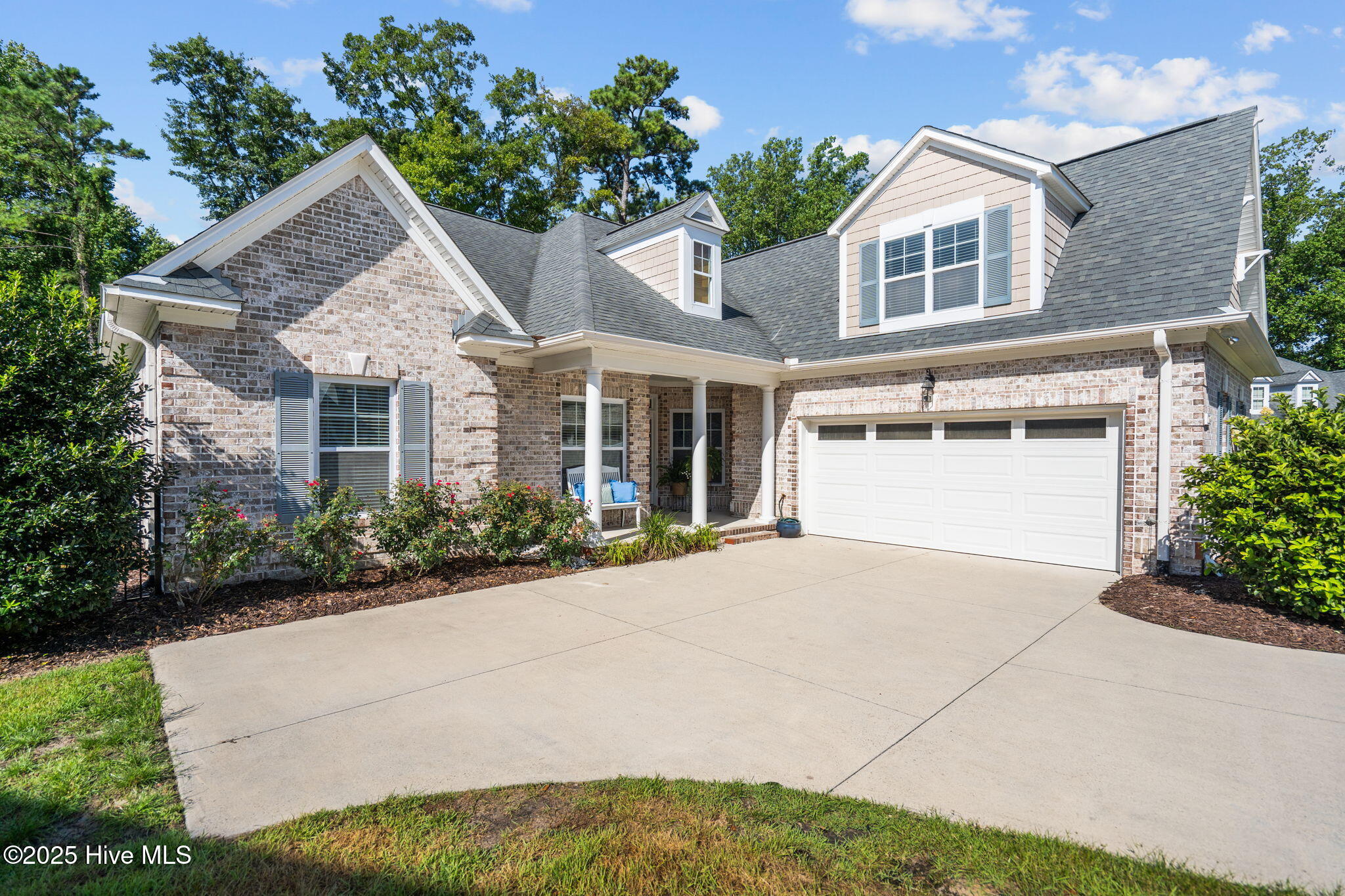 7164 Arbor Oaks Drive Property Photo 1