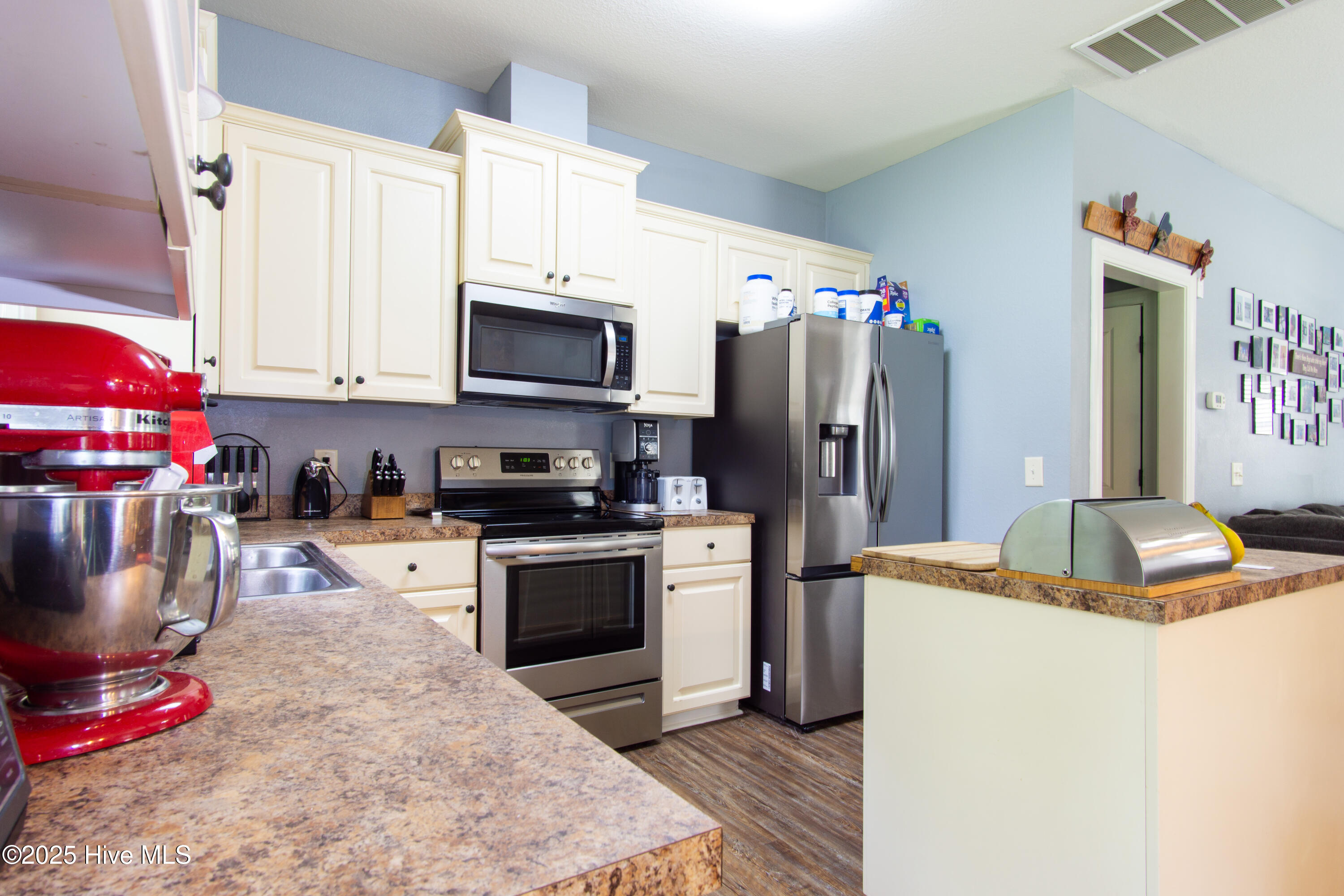 4304 Davencroft Village Drive Property Photo 5