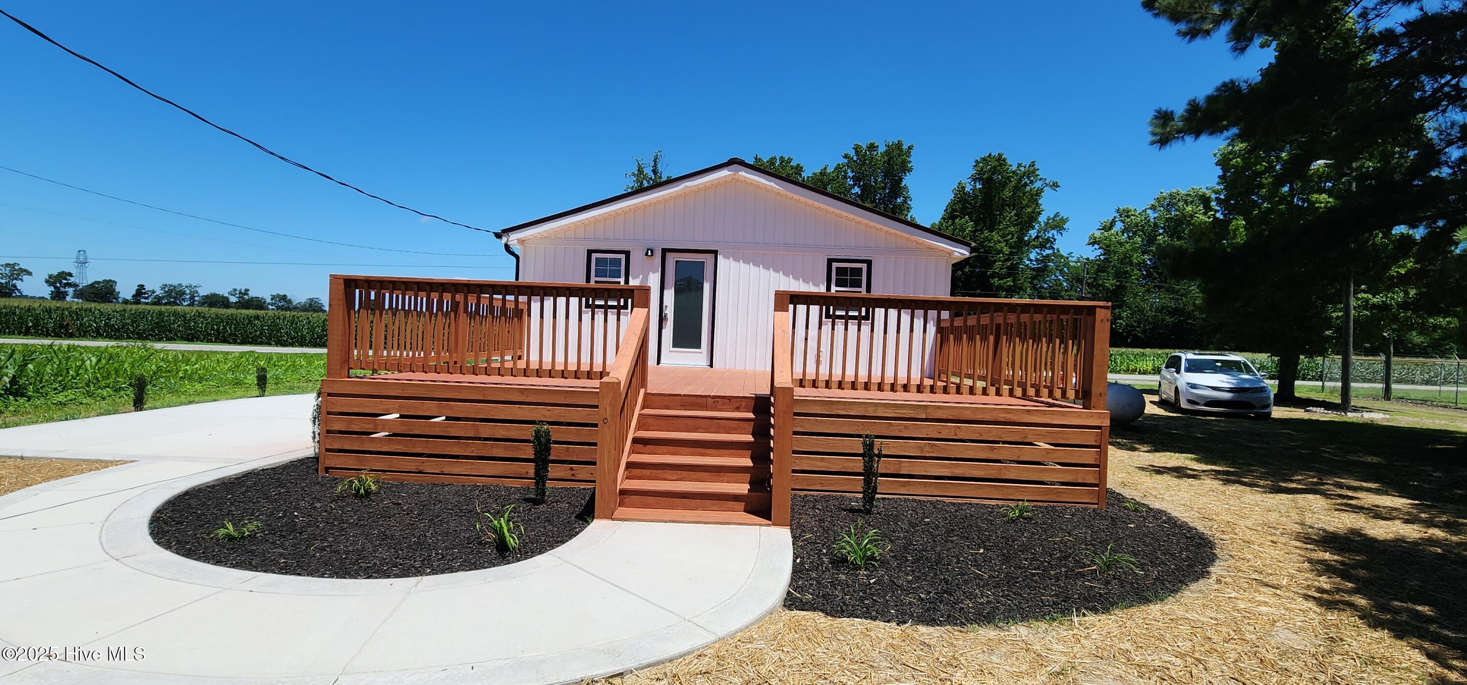 2040 Arrowhead Road Property Photo 1