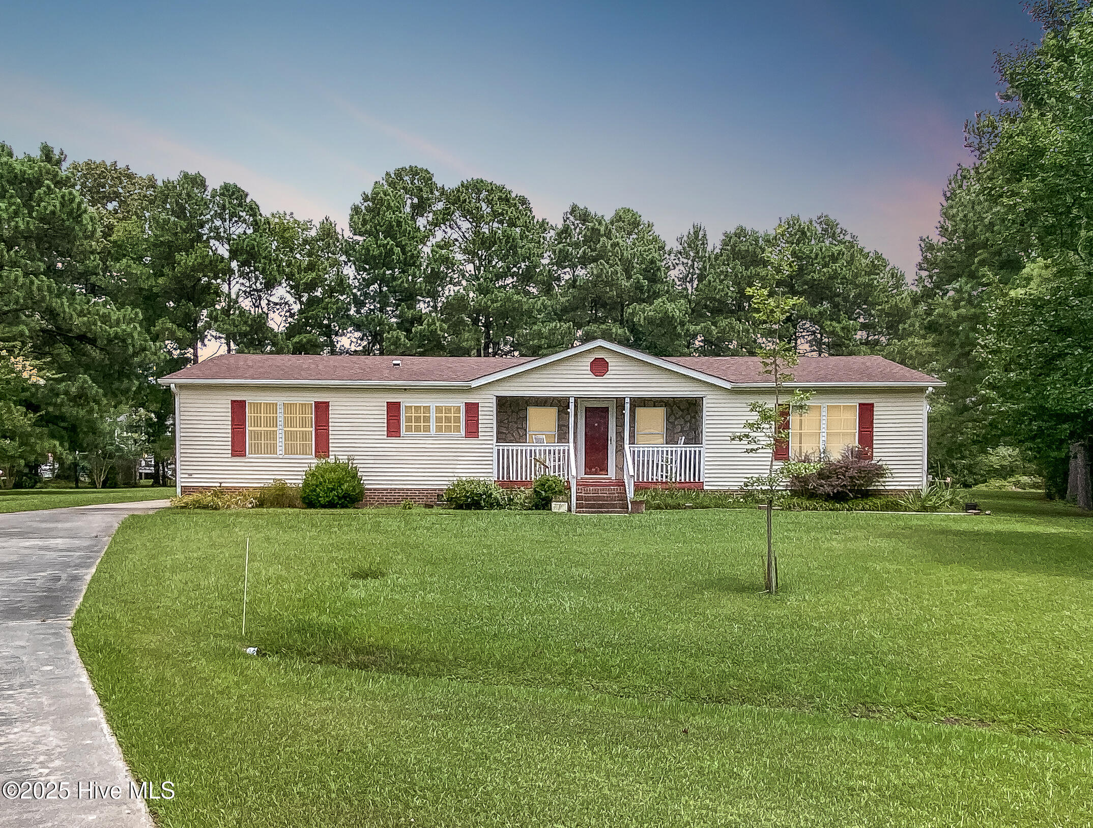1090 Lynn Drive Property Photo 1