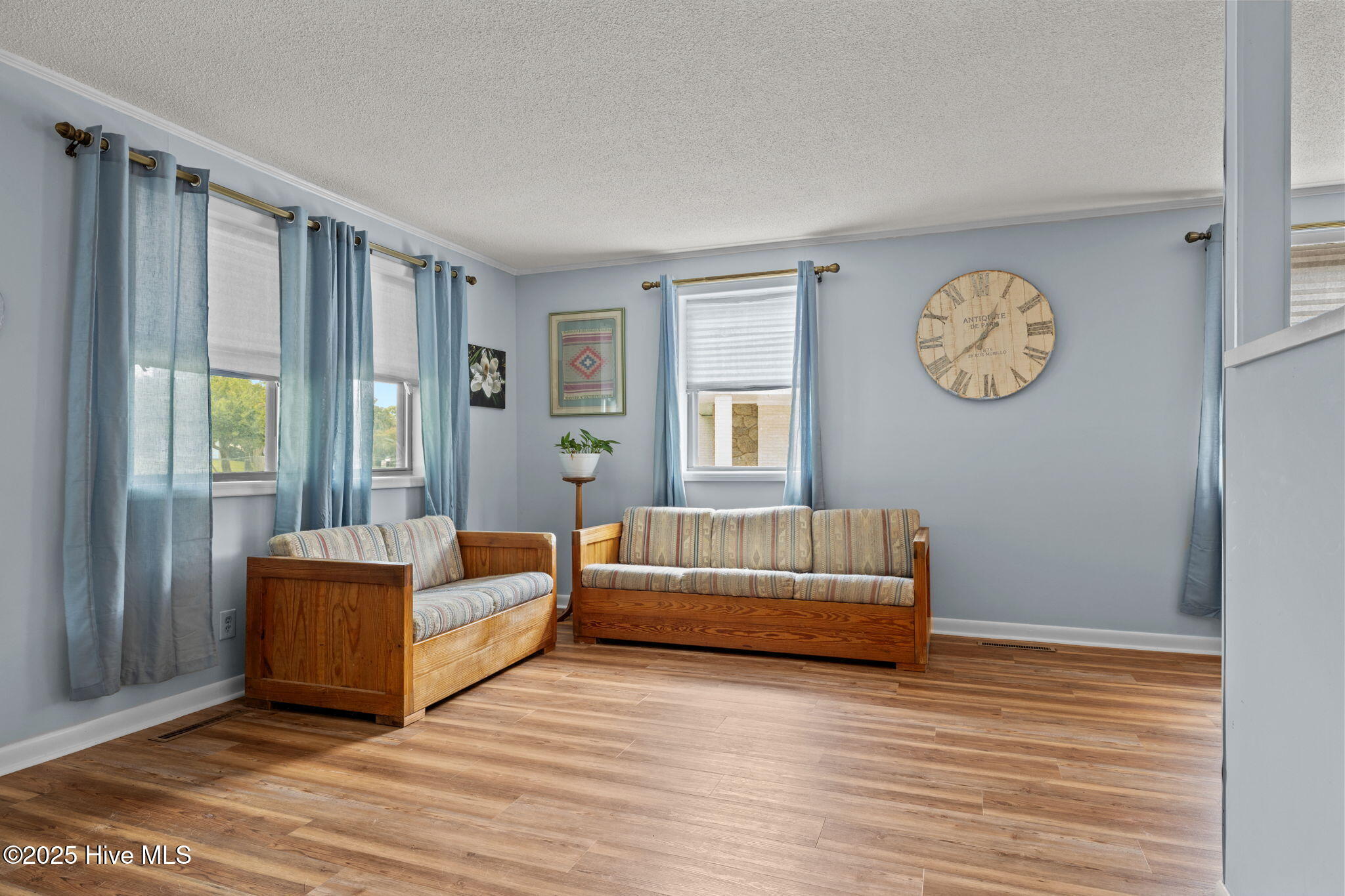 651 W Shore Drive Property Photo 4