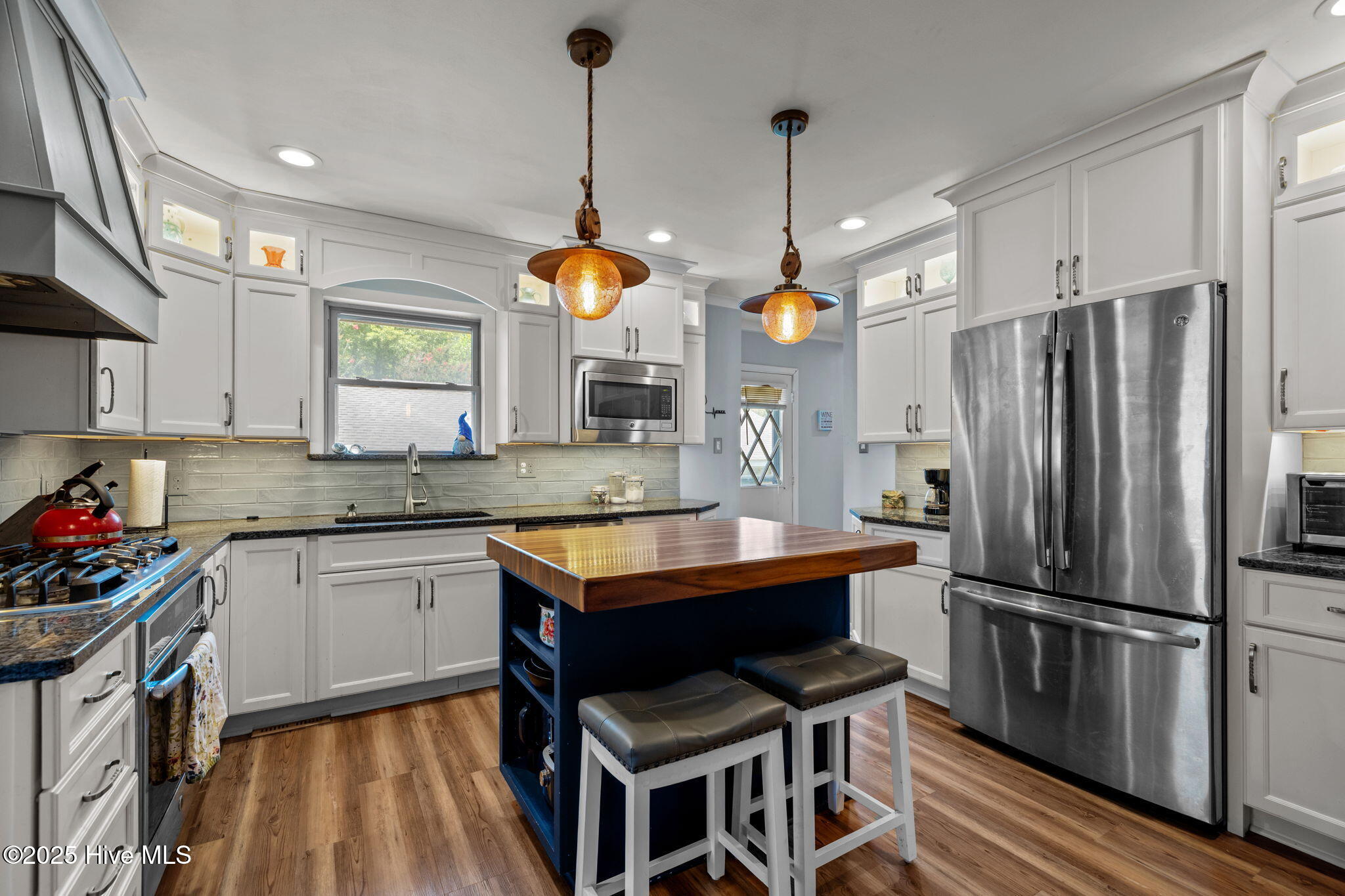 651 W Shore Drive Property Photo 11