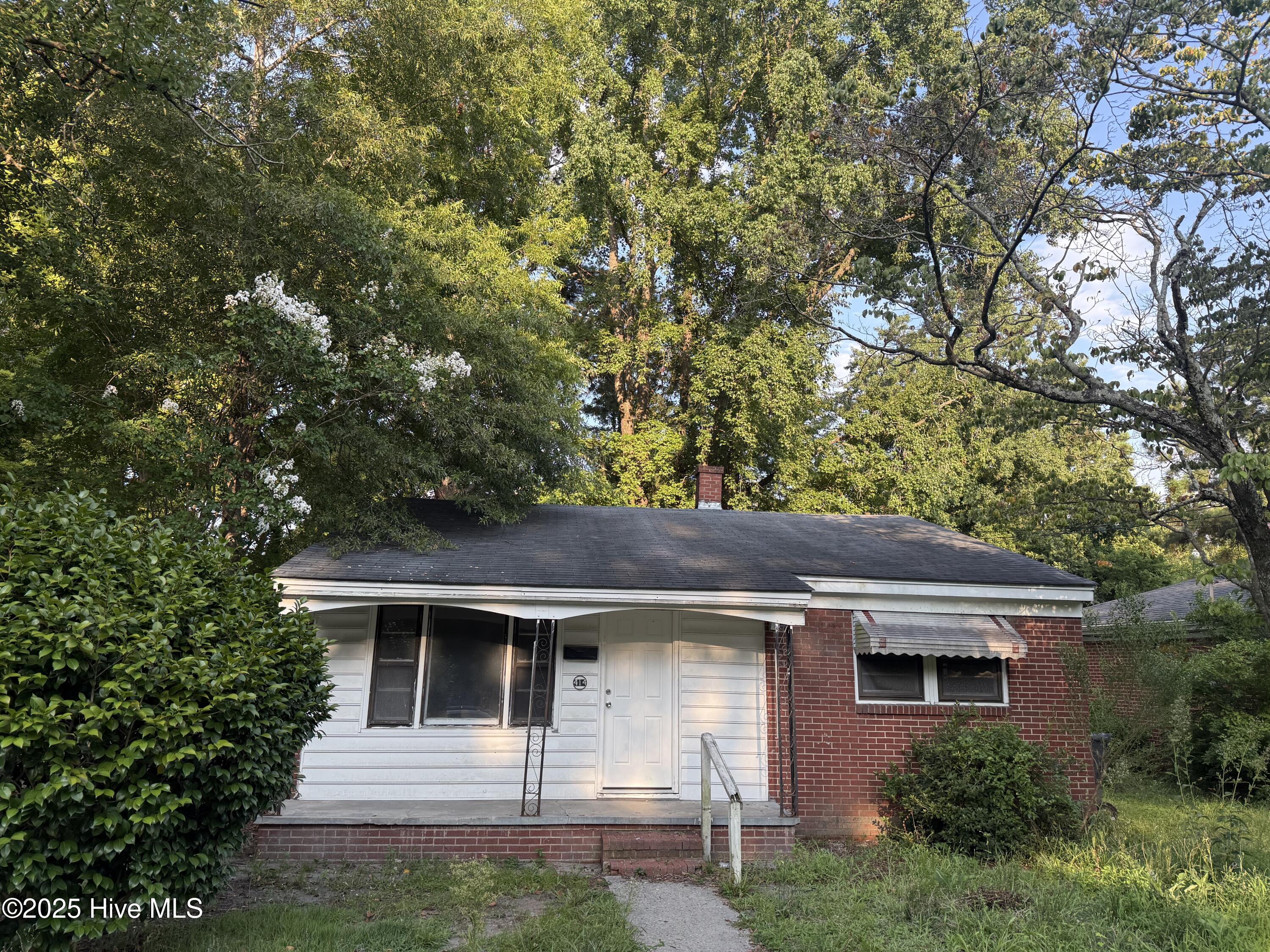 414 S Leslie Street Property Photo 1