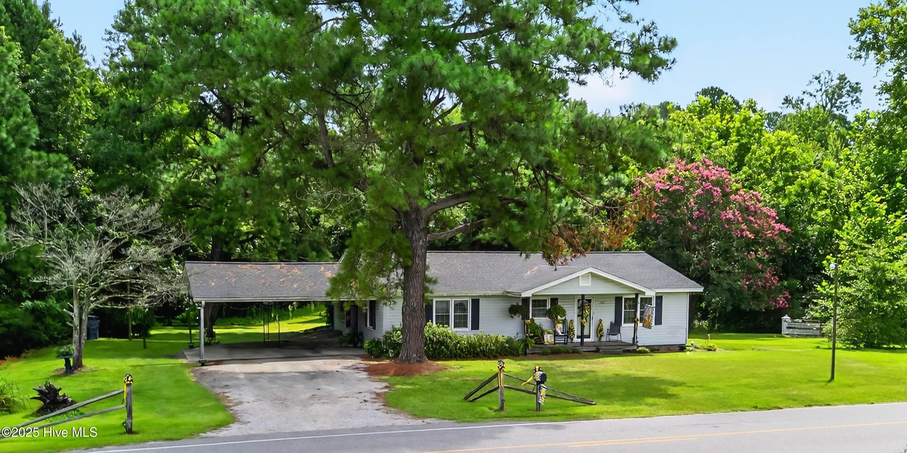 3665 Midway Drive Property Photo 4