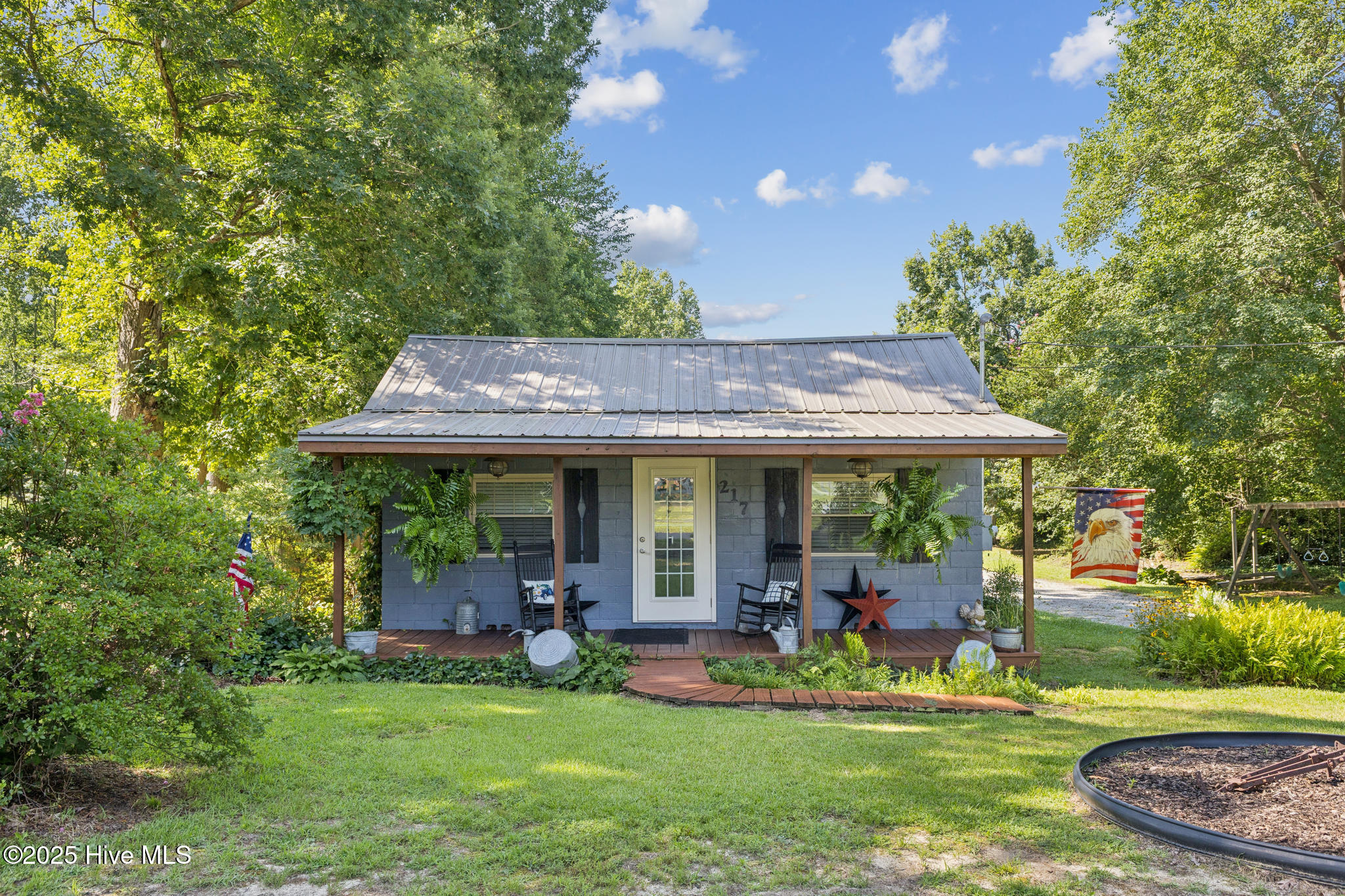 217 Easton Street Property Photo 1