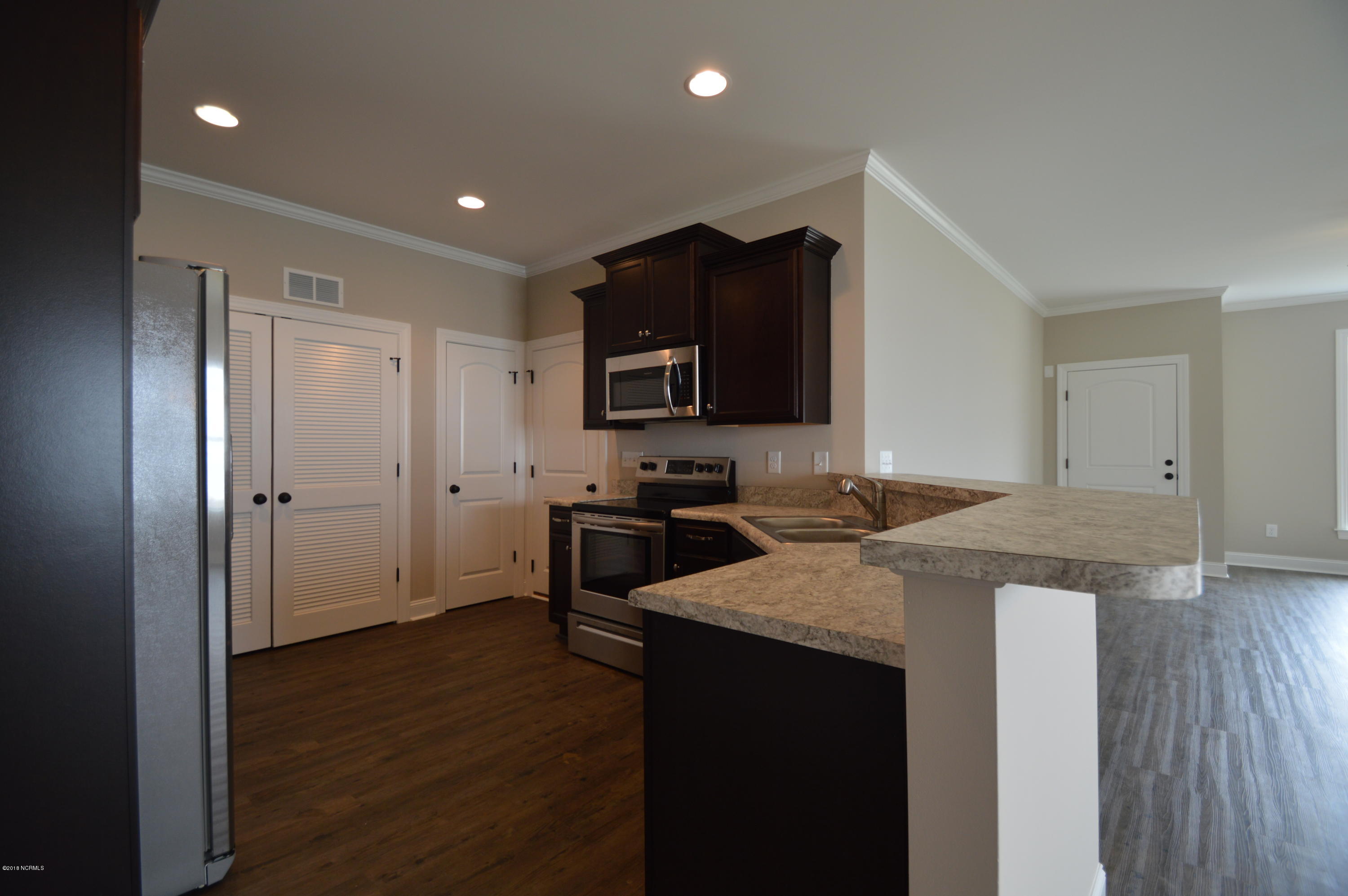 2208 Remington Court A & B Property Photo 7