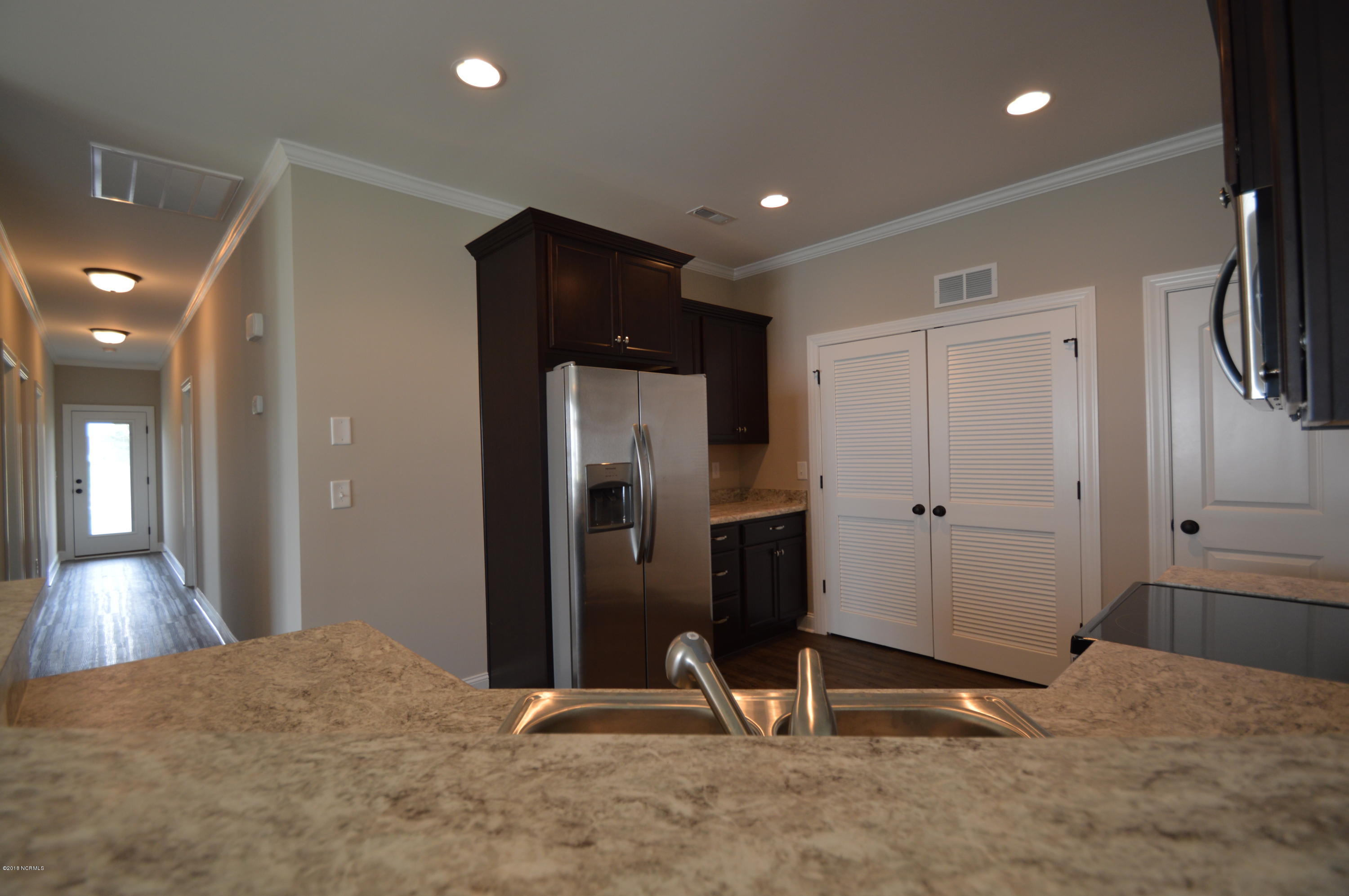2208 Remington Court A & B Property Photo 8