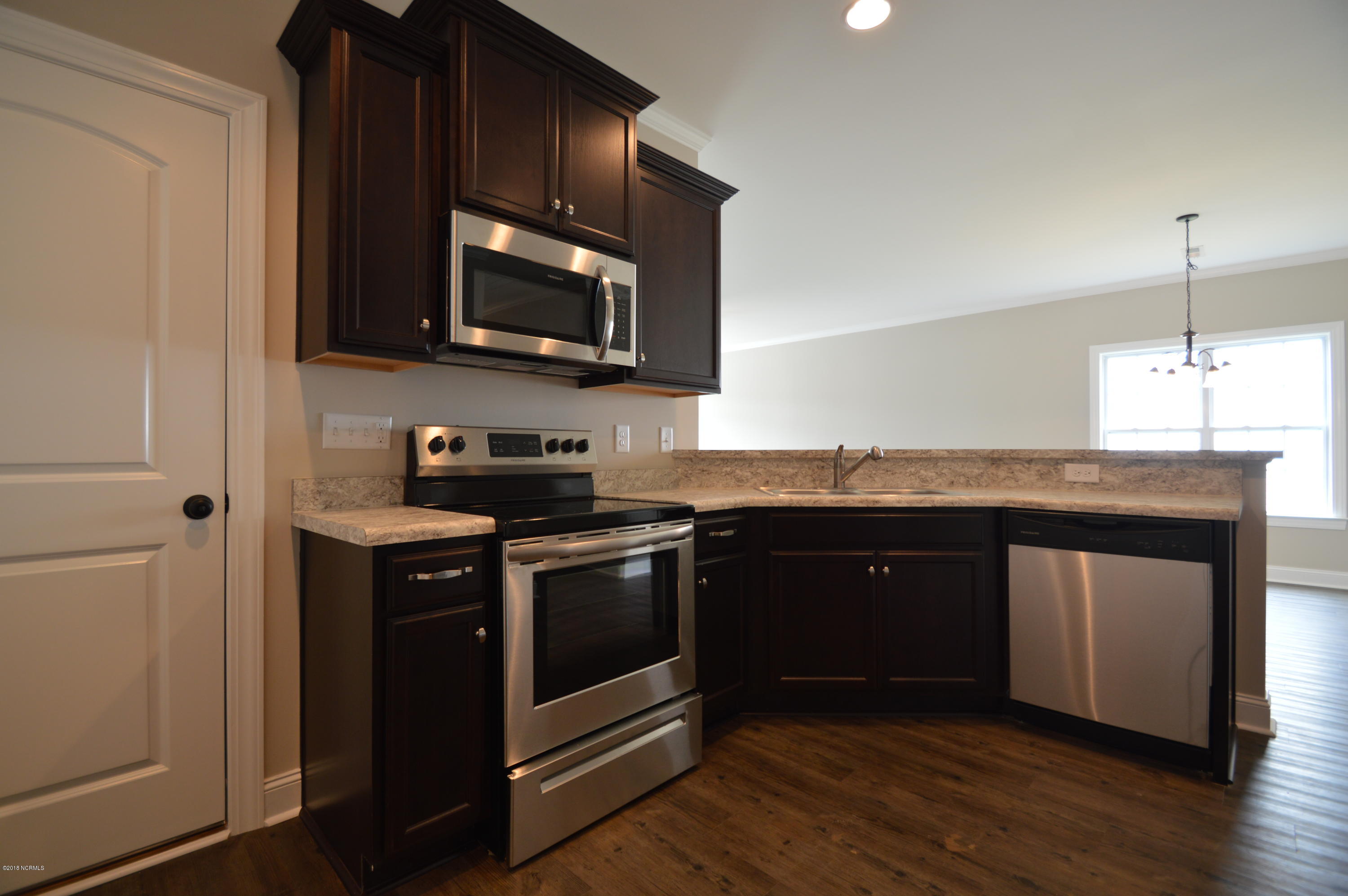 2208 Remington Court A & B Property Photo 9