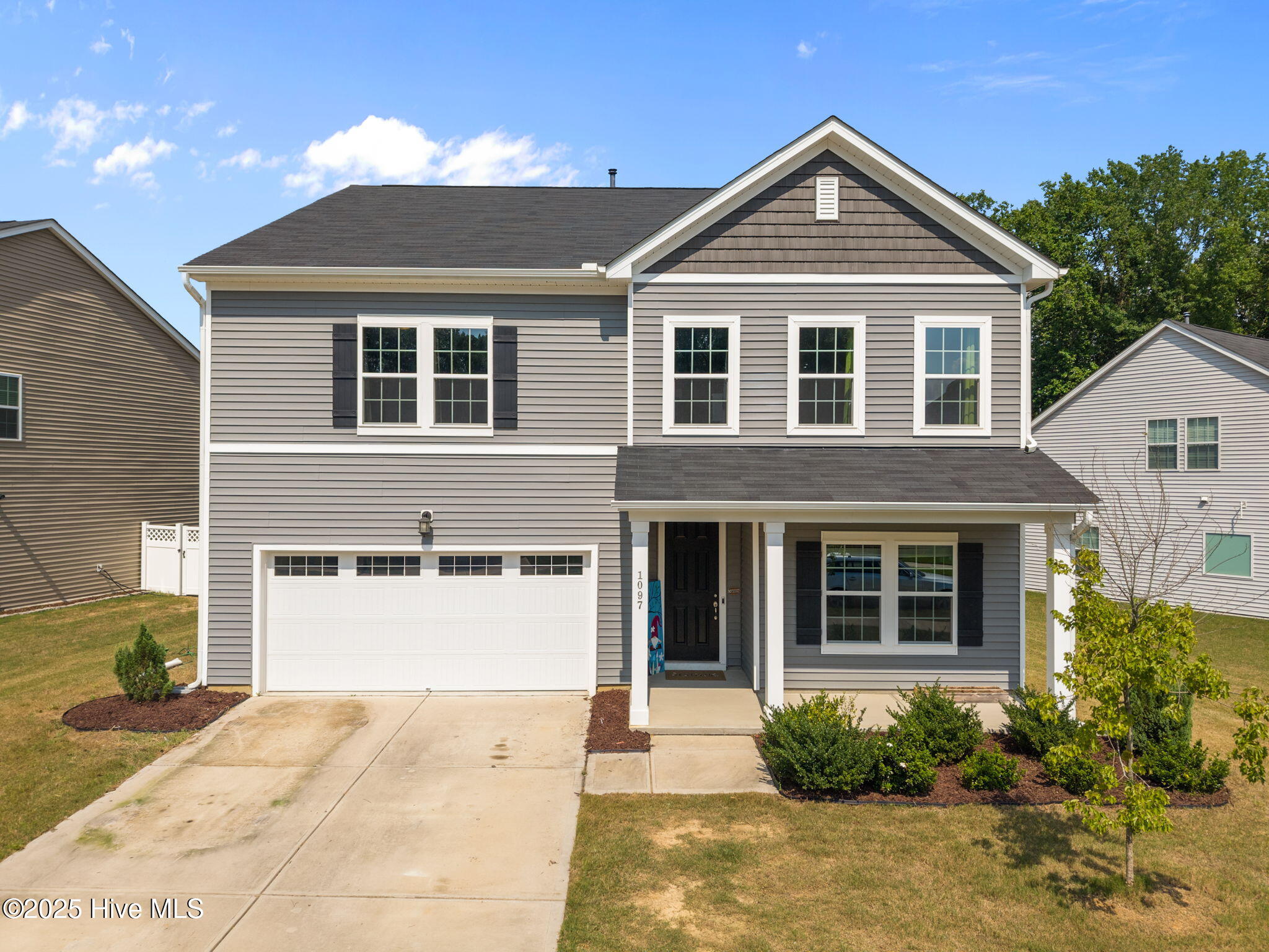 1097 Bellewood Park Drive Property Photo 1