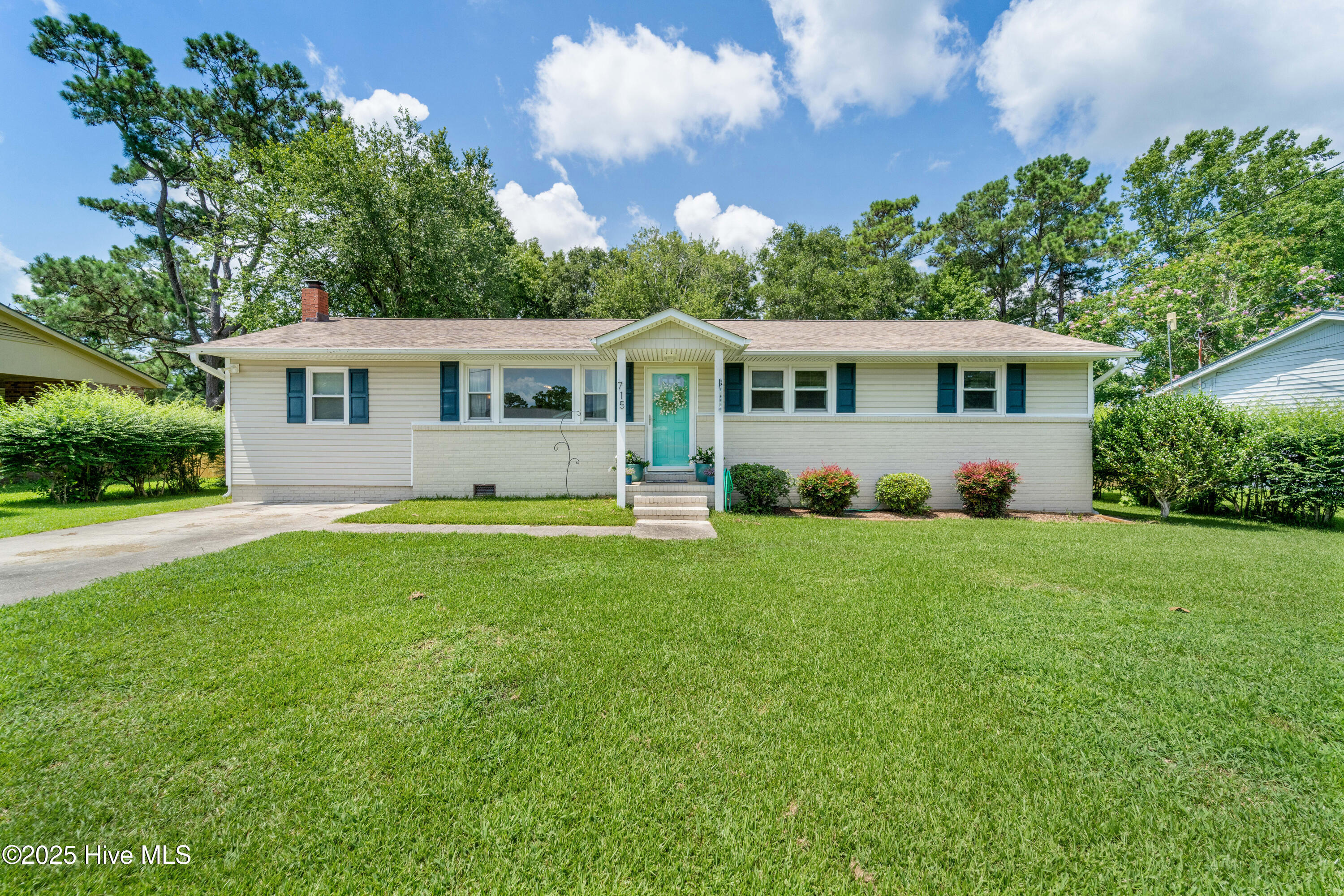 715 W Phillips Drive Property Photo 1