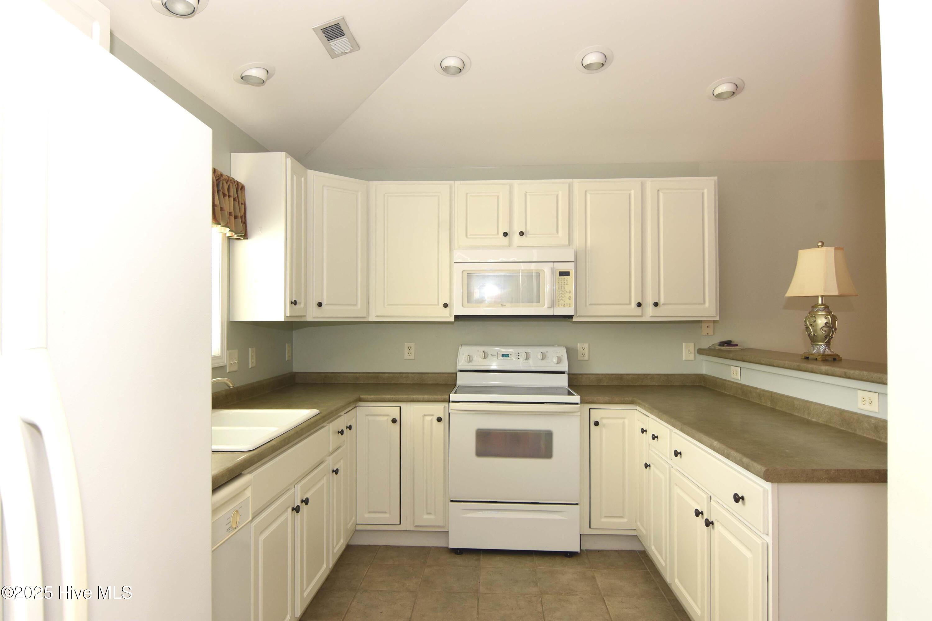 9206 Gimme Court Property Photo 7