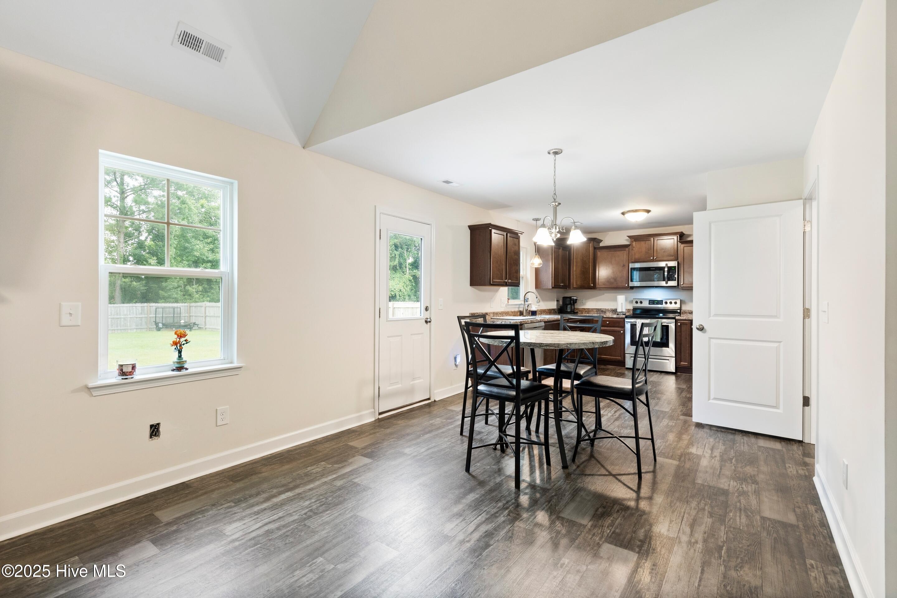106 Cameo Court Property Photo 18