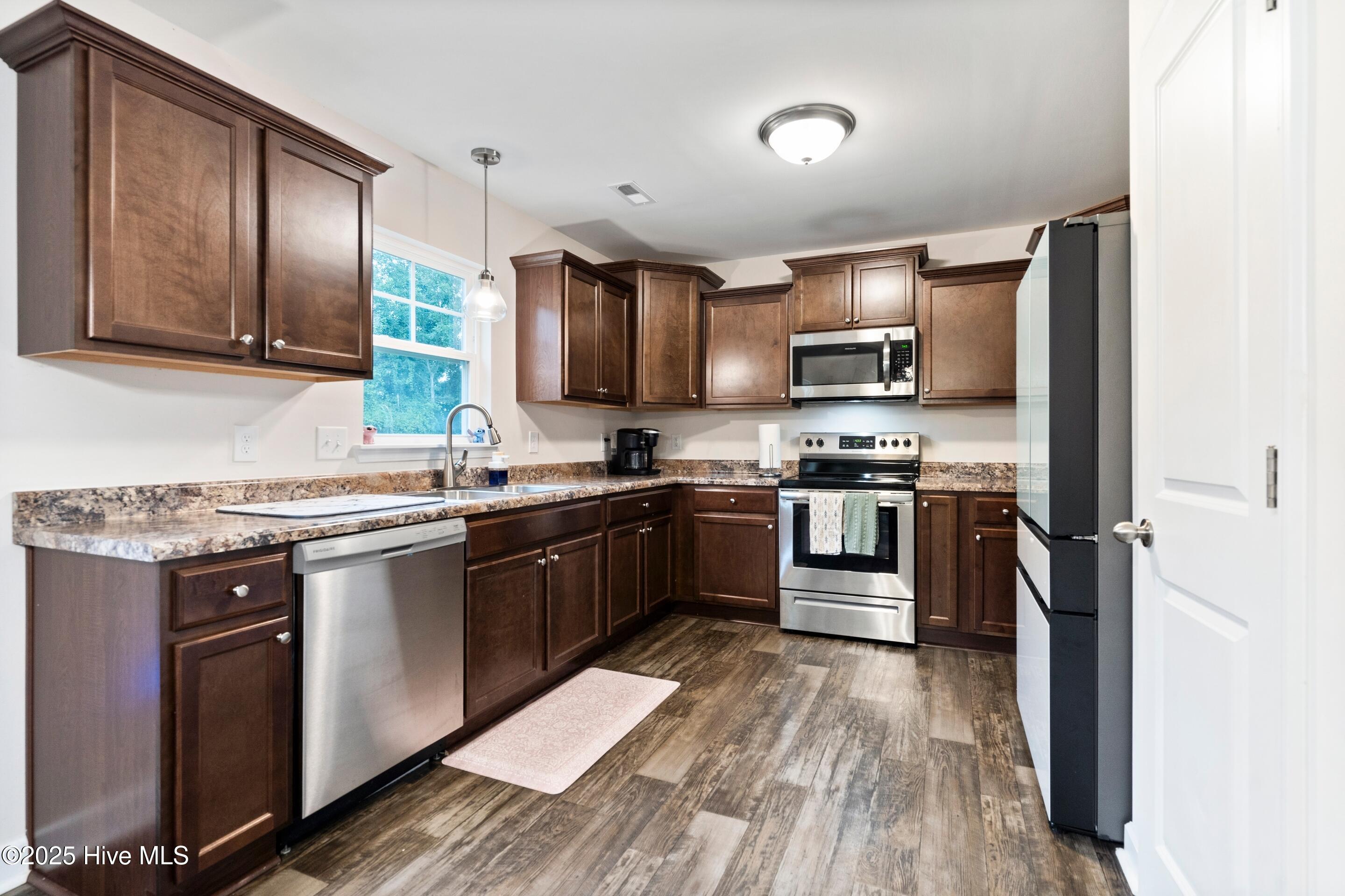 106 Cameo Court Property Photo 24
