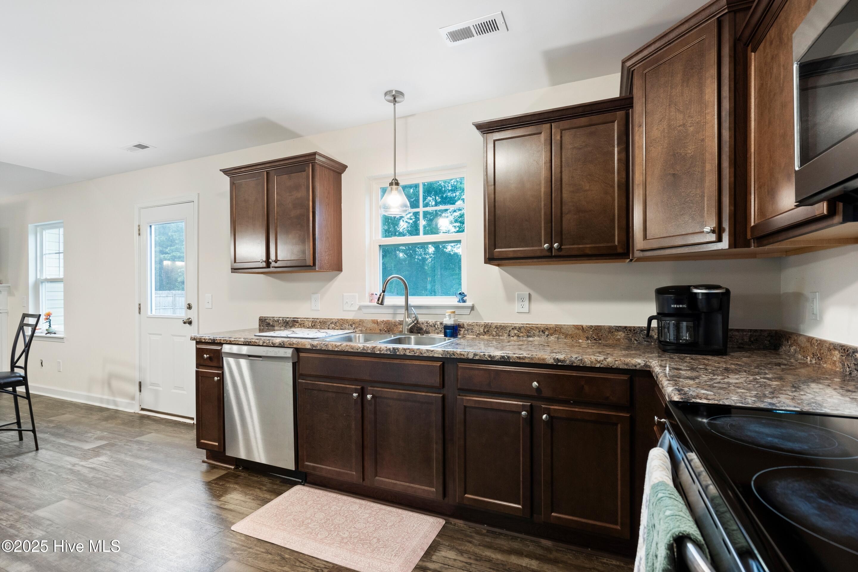 106 Cameo Court Property Photo 25
