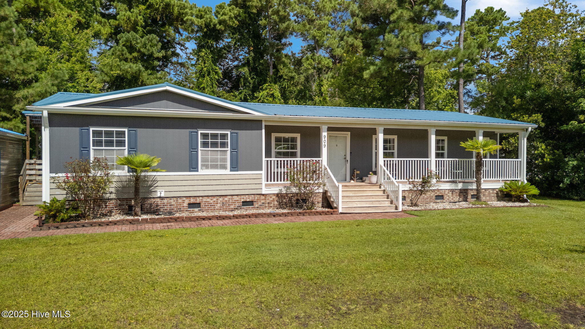 909 Lightwood Drive Property Photo 1