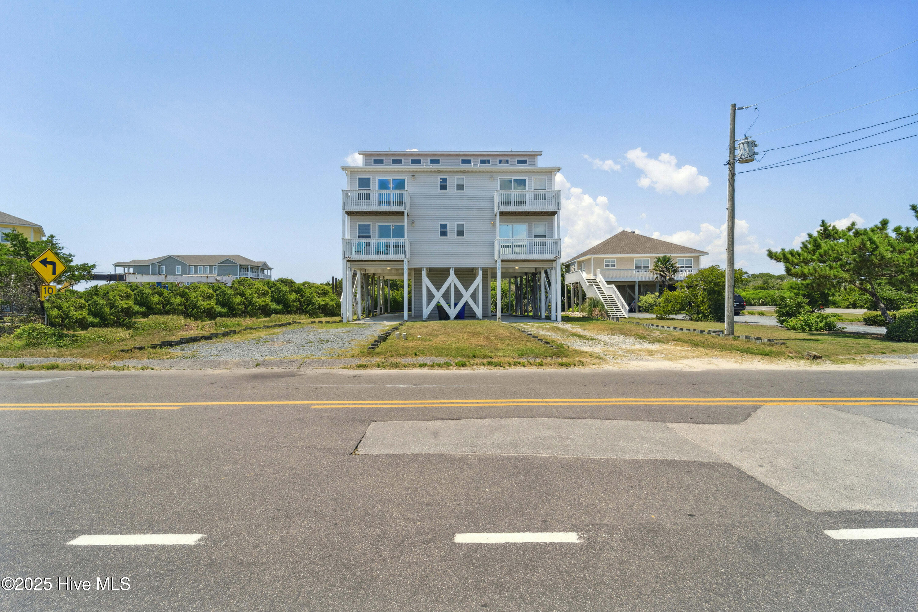 2080-2082 New River Inlet Road Property Photo 1