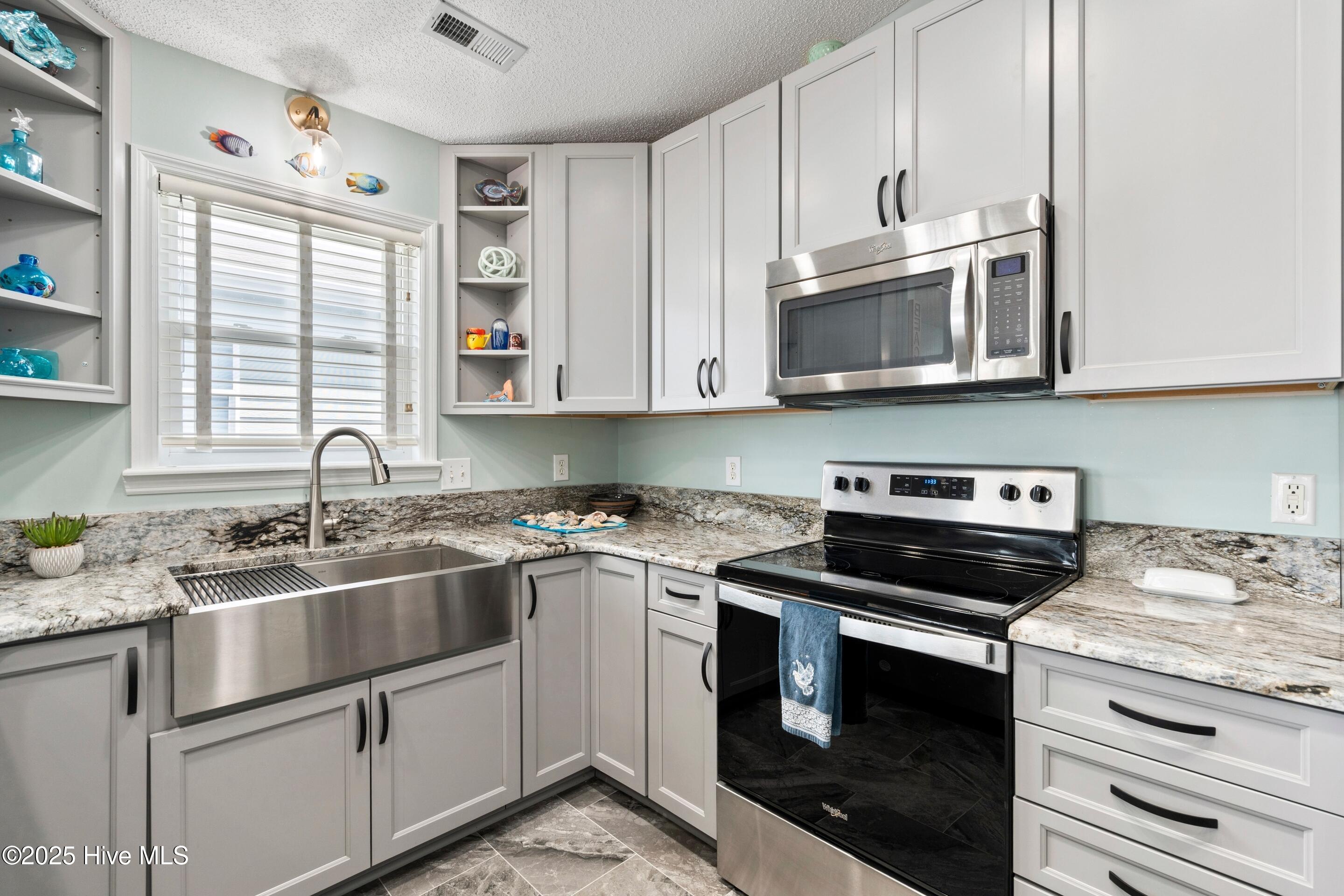 419 27th Street D Property Photo 11