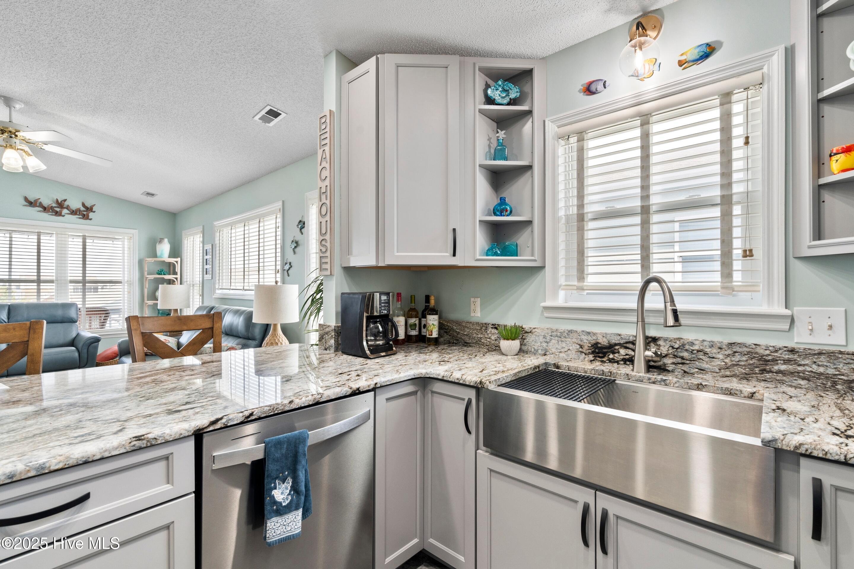 419 27th Street D Property Photo 12