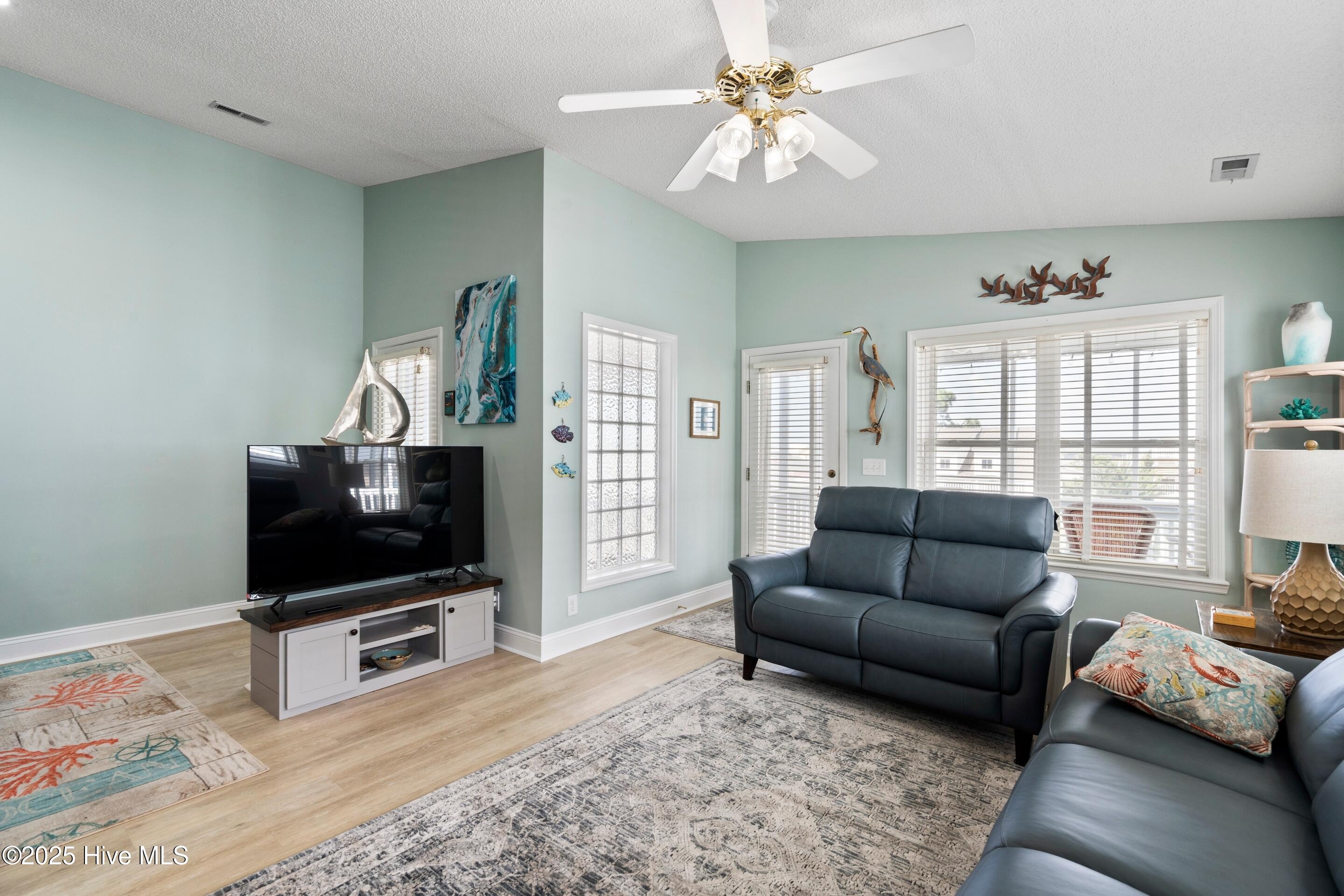 419 27th Street D Property Photo 13