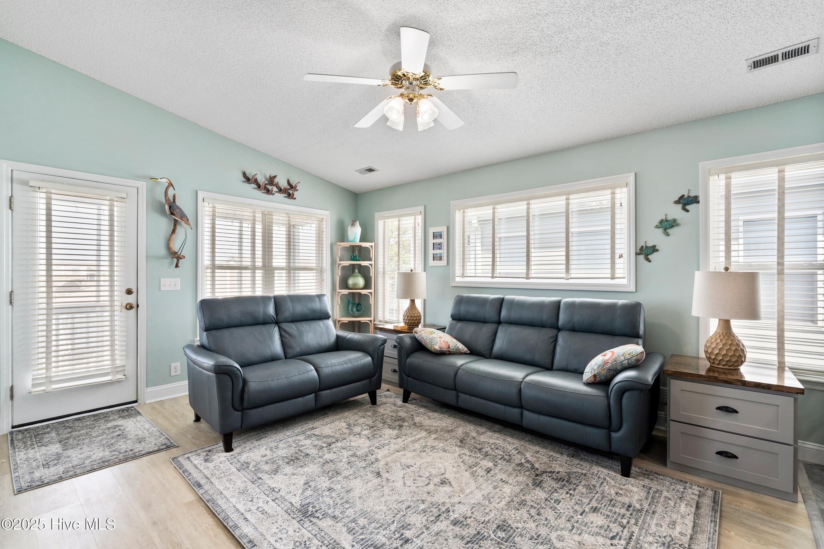 419 27th Street D Property Photo 14