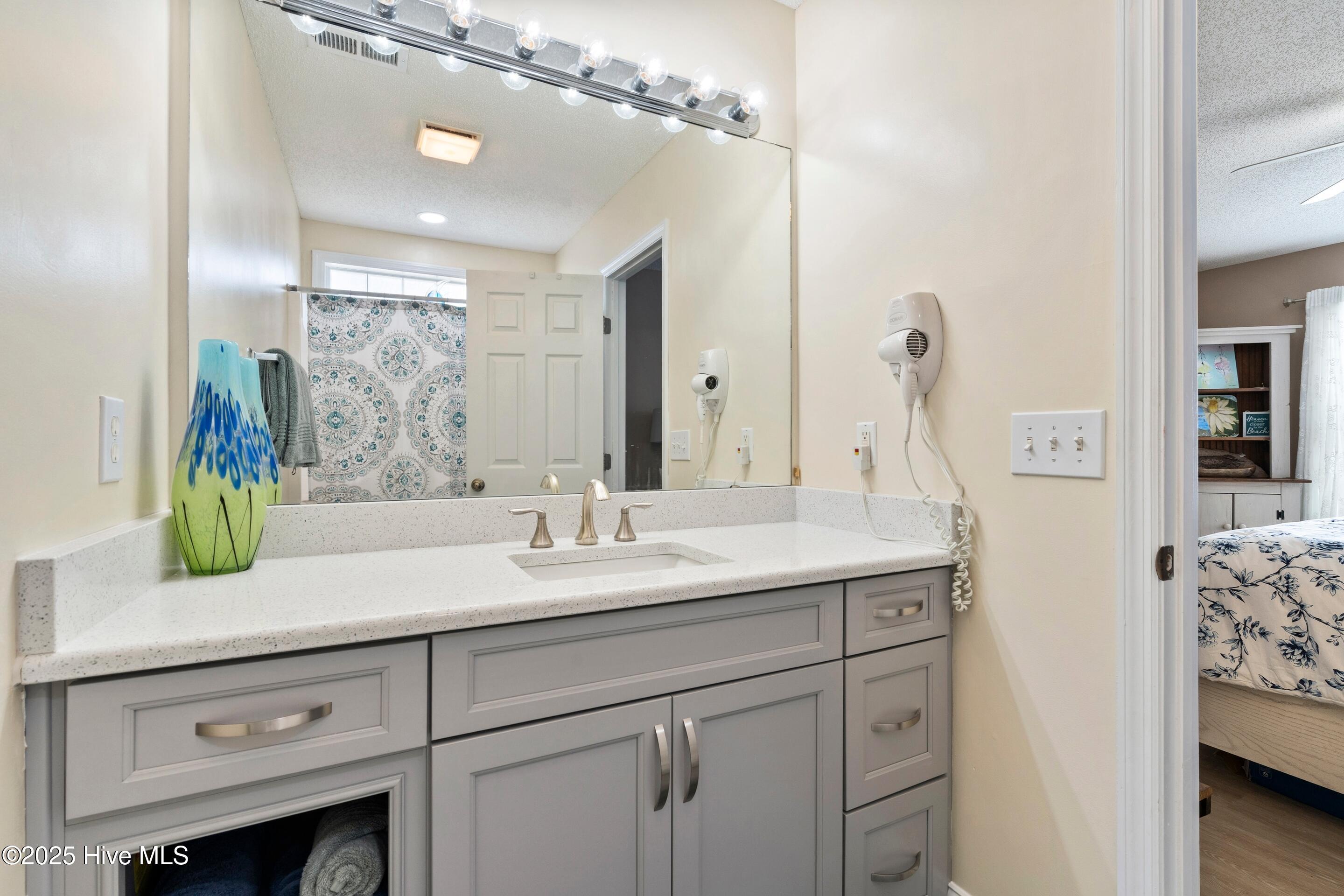419 27th Street D Property Photo 29