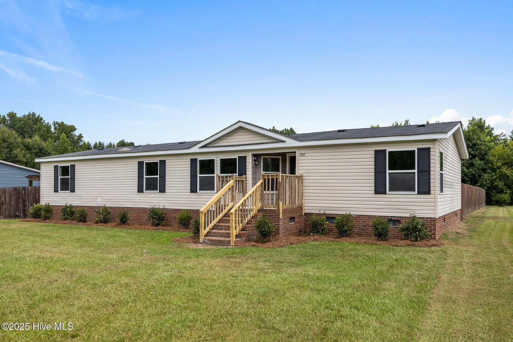1707 Manning Road Property Photo 1