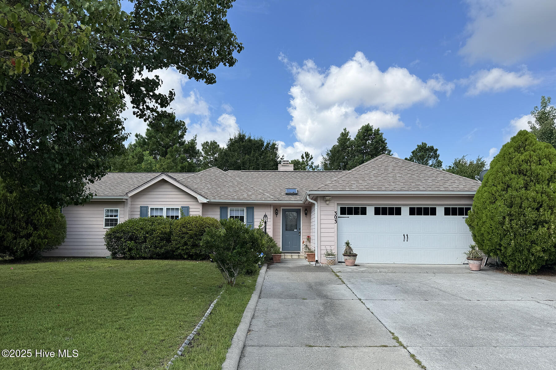 303 Putnam Drive Property Photo 1