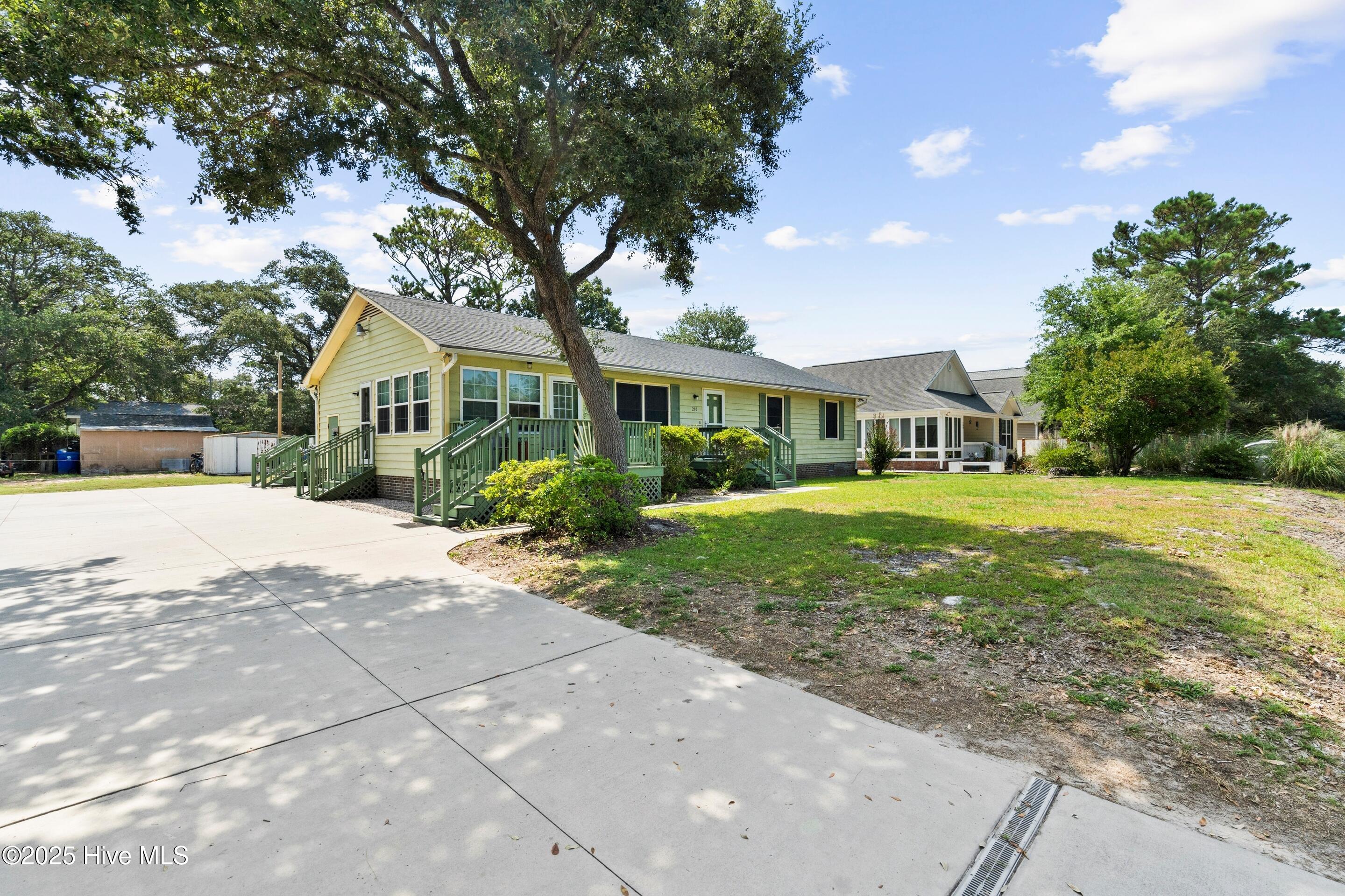 210 Ne 52nd Street Property Photo 2