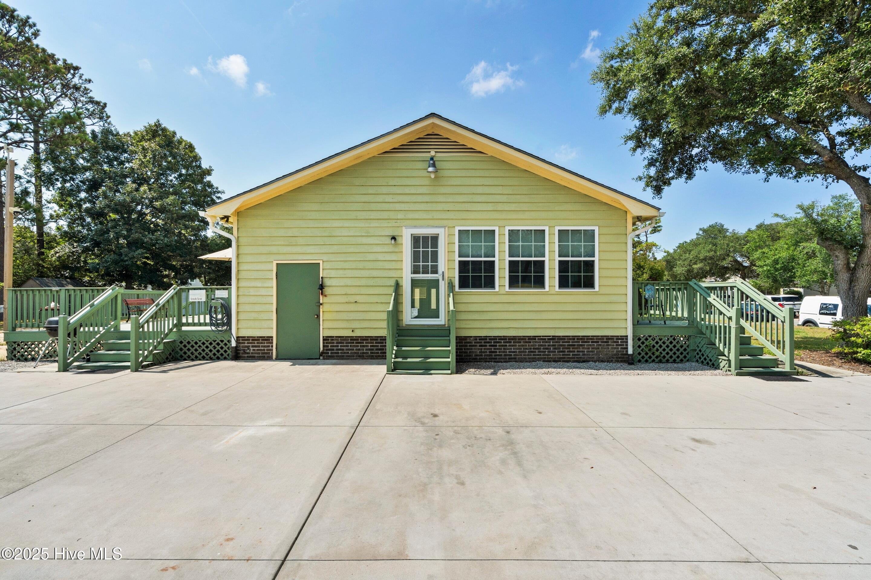 210 Ne 52nd Street Property Photo 6