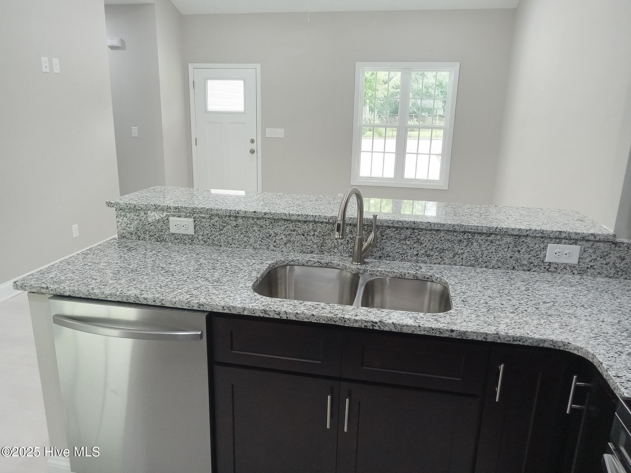111 E Oliver Street Property Photo 8