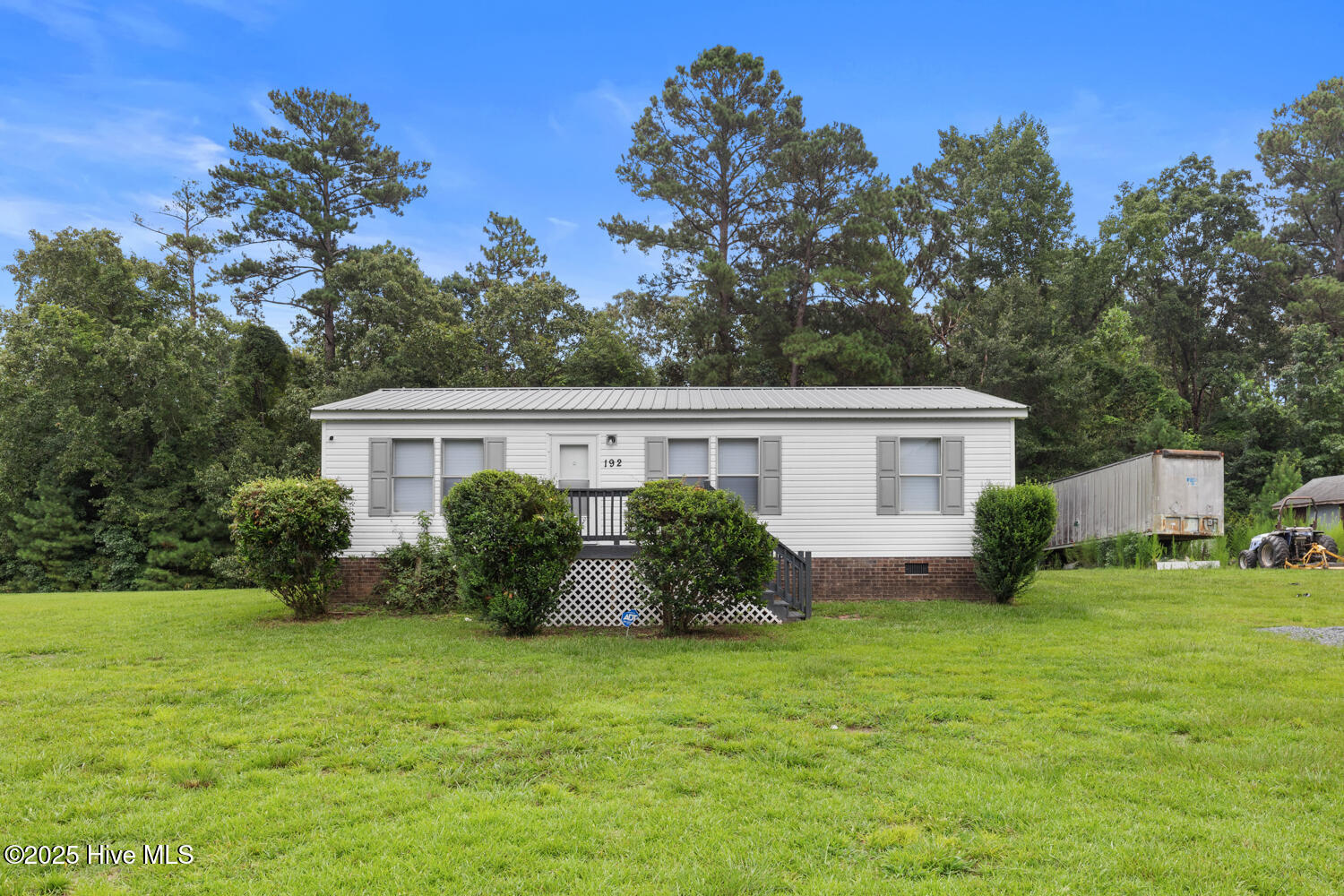 192 King Estates Road Property Photo 1