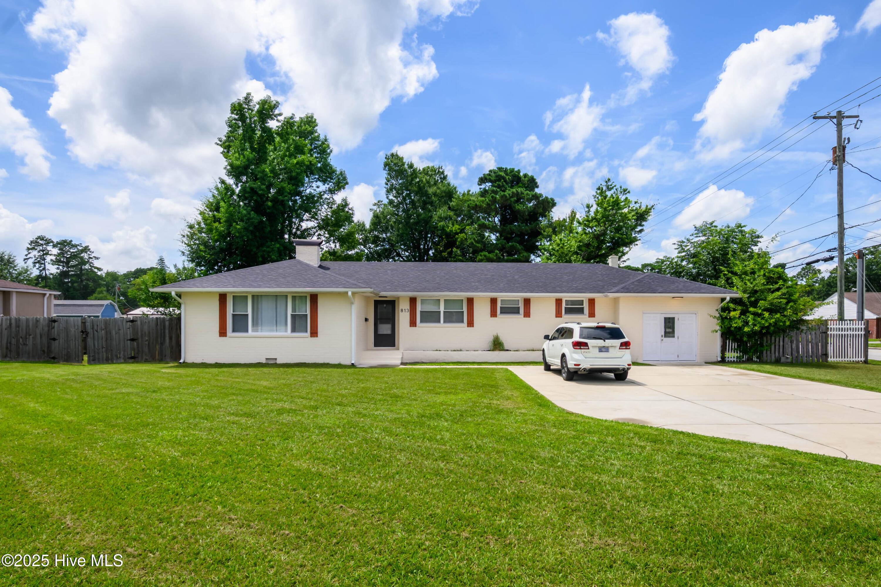 813 Henderson Drive Property Photo 1