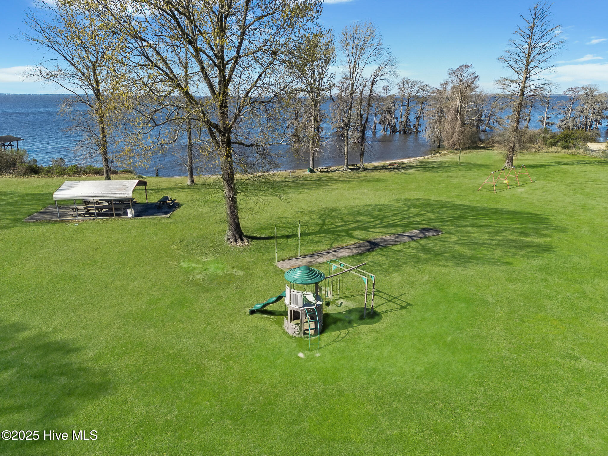 303 Colony Drive Property Photo 2