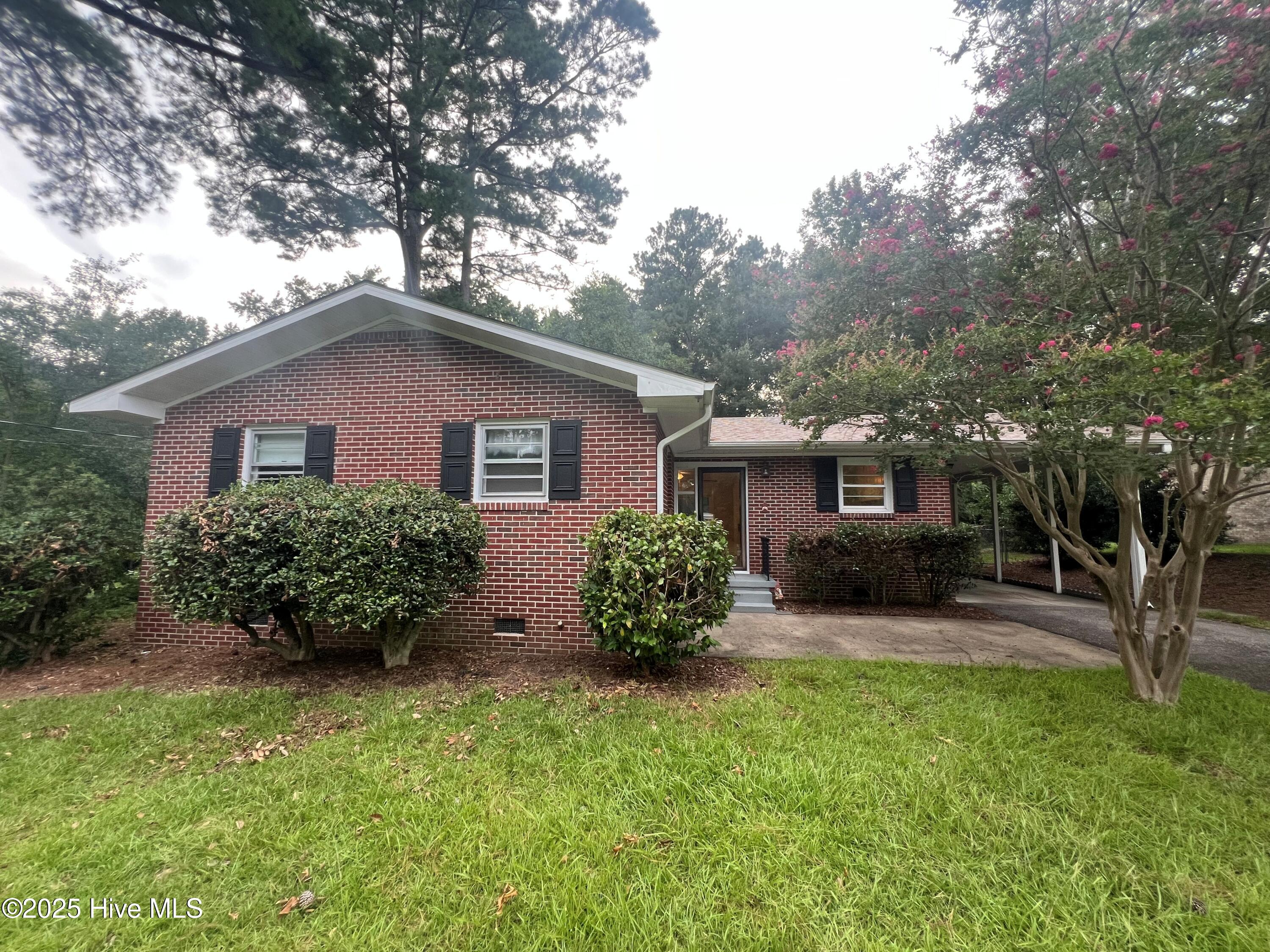 245 S Hillcrest Drive Property Photo 1