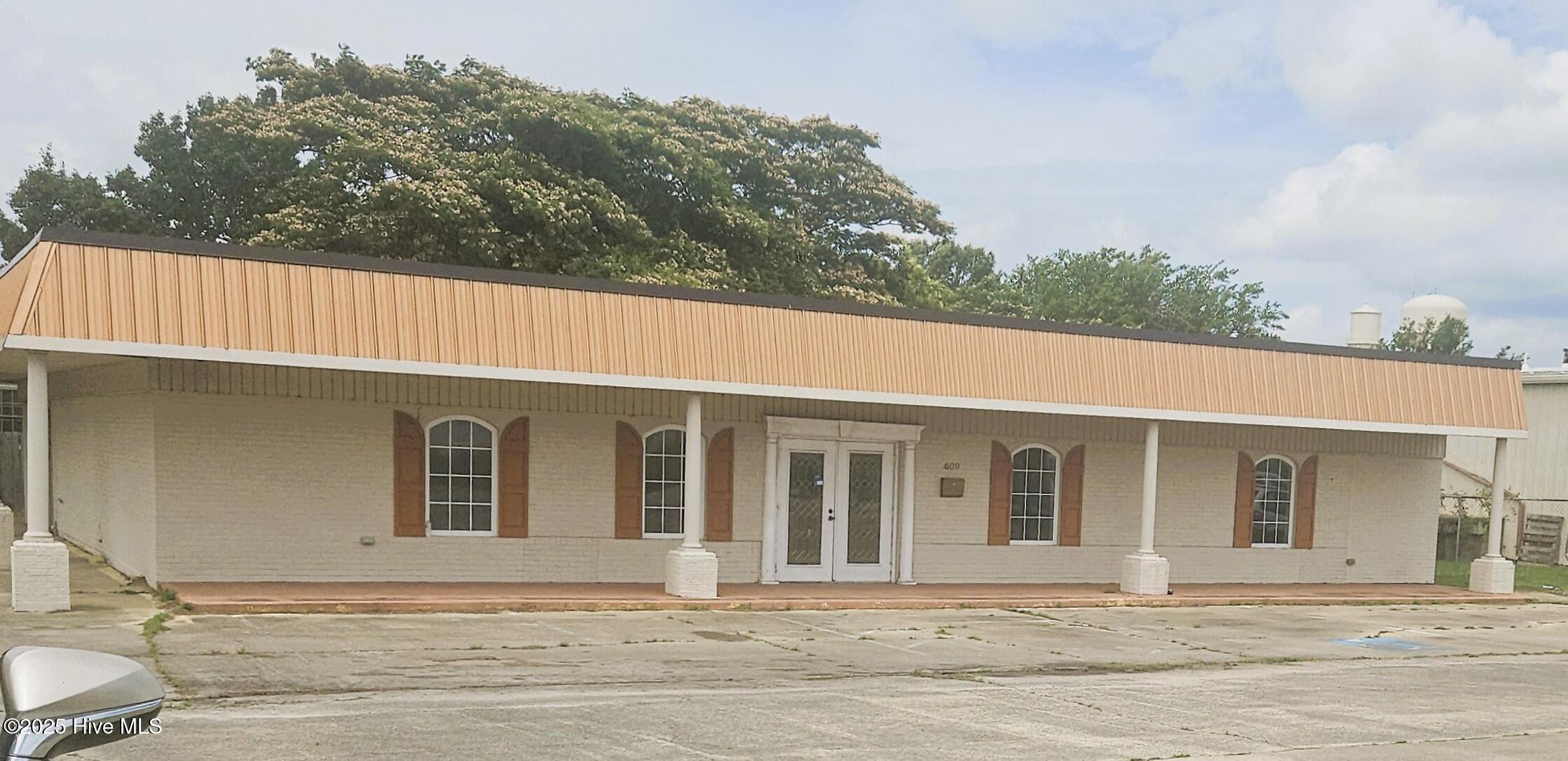 615 Washington Street Property Photo 2