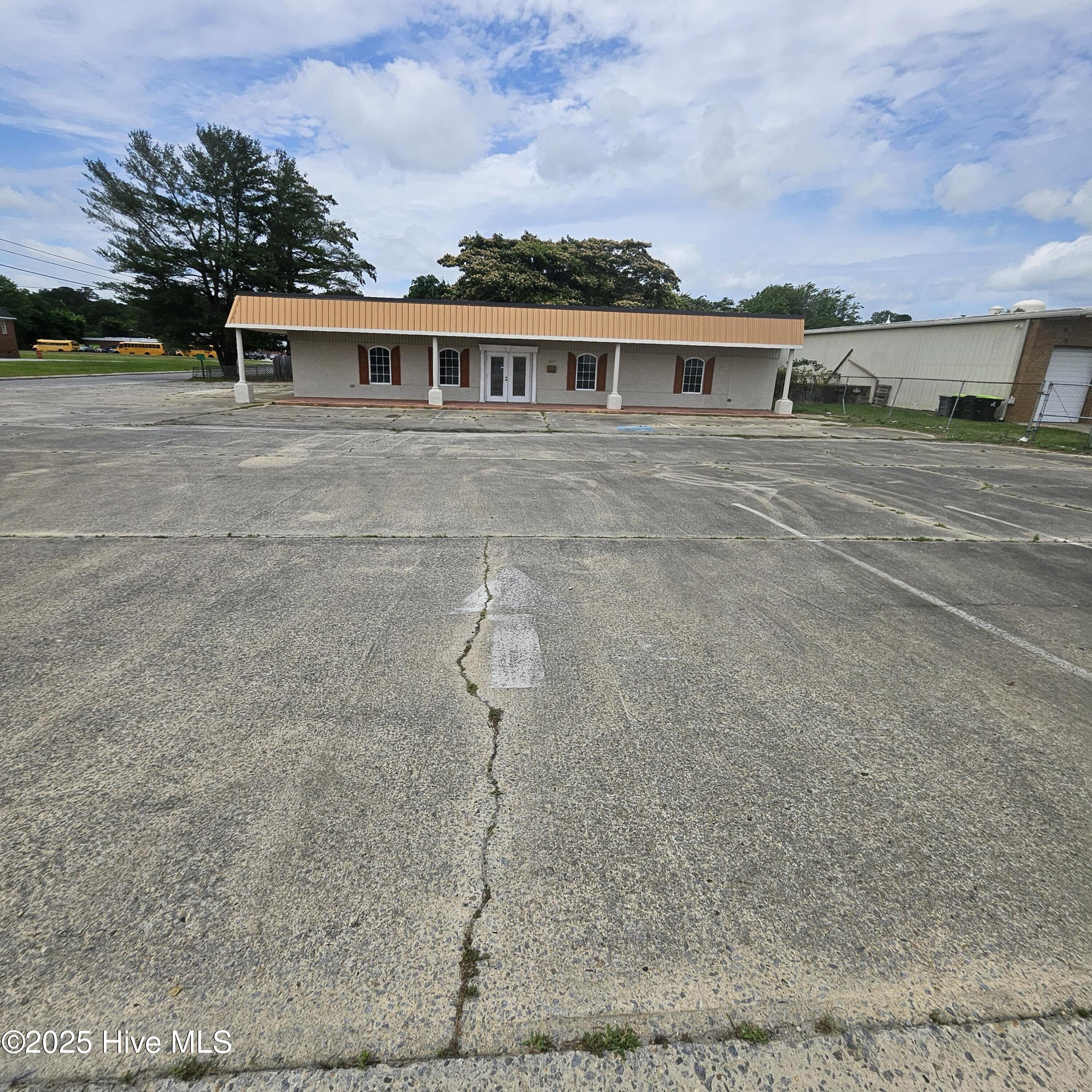 615 Washington Street Property Photo 4