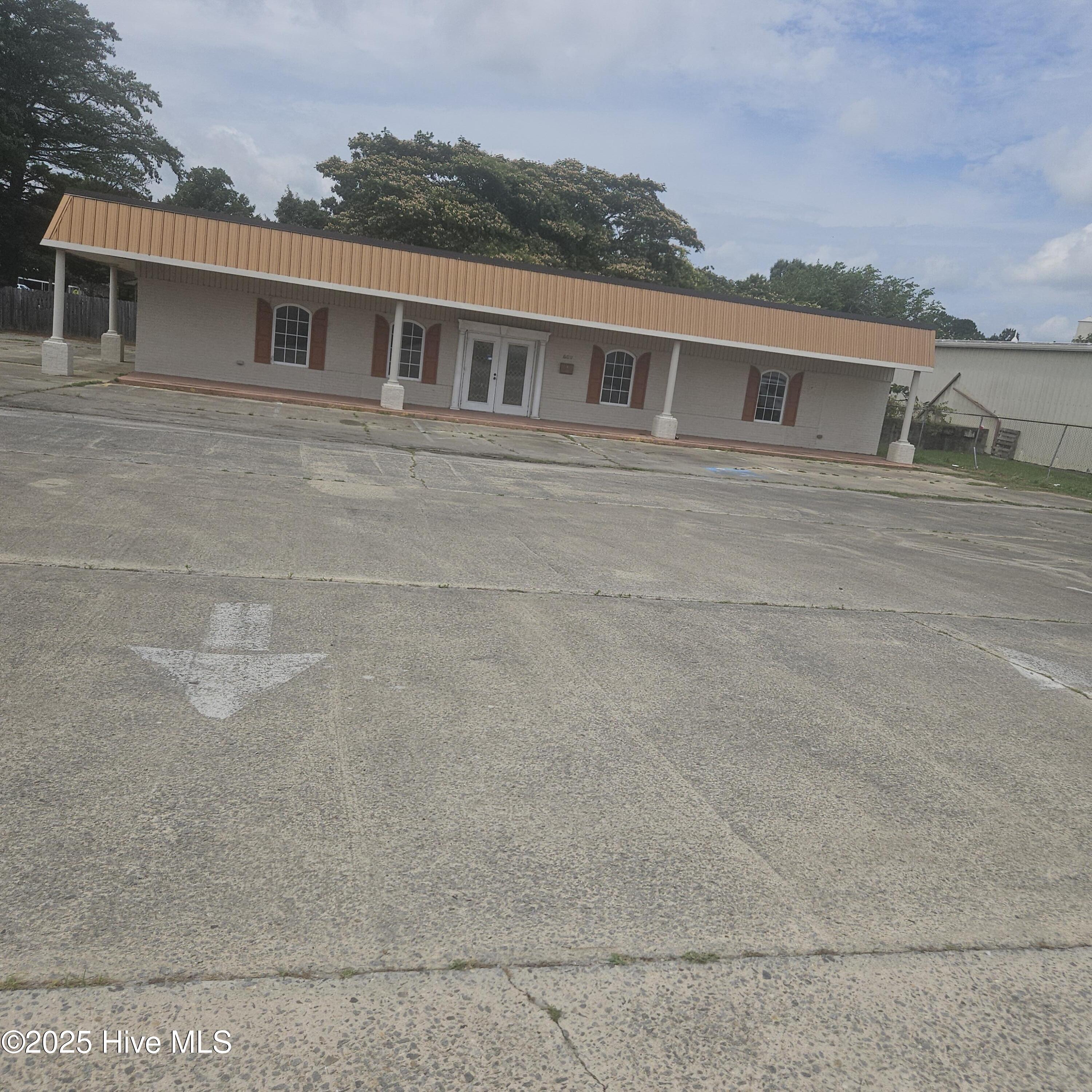 615 Washington Street Property Photo 6