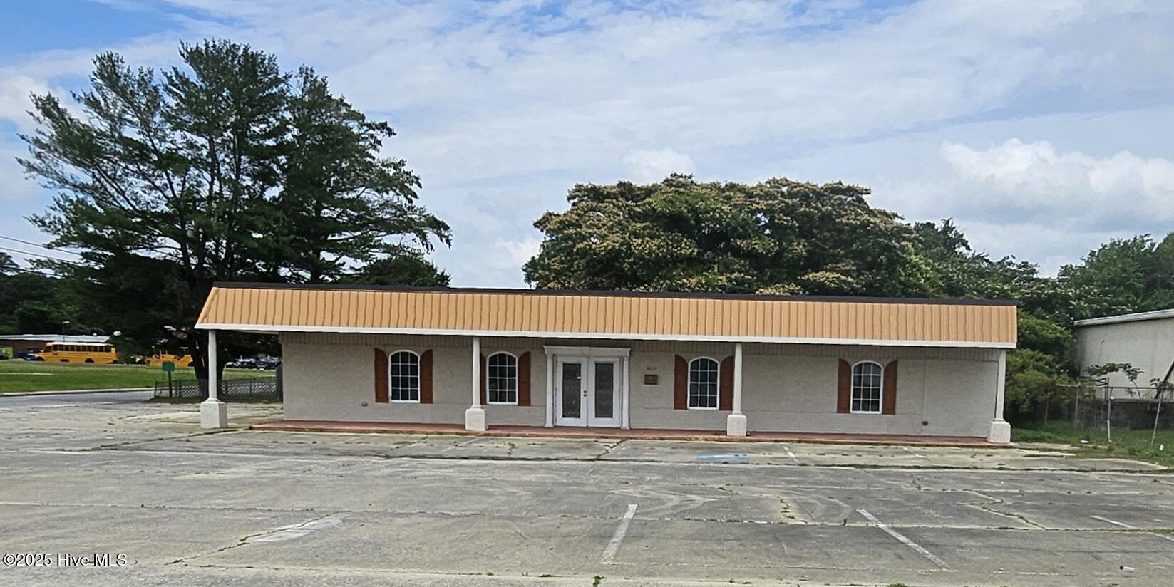 615 Washington Street Property Photo 9