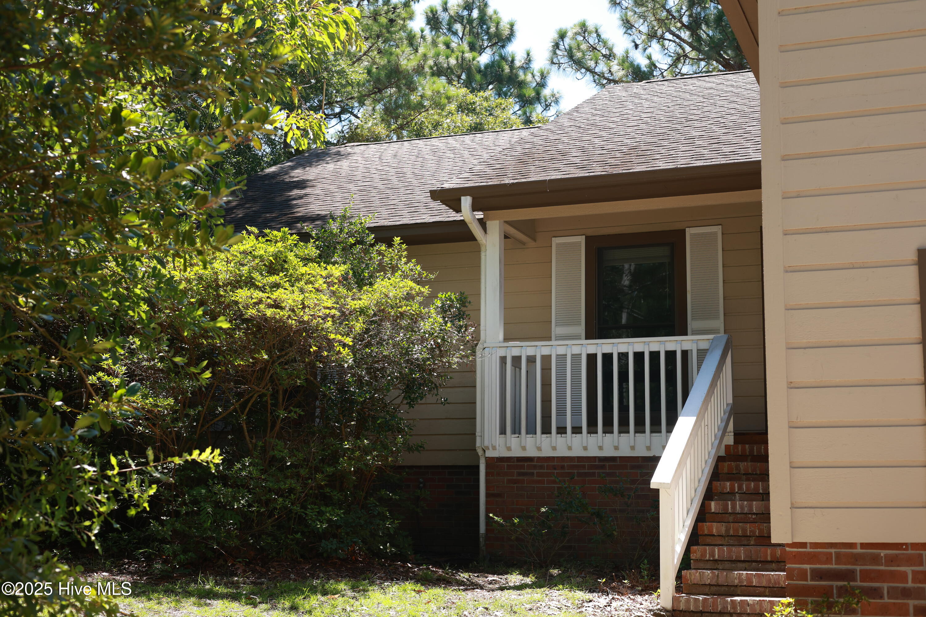 9123 Sedgley Drive Property Photo 1