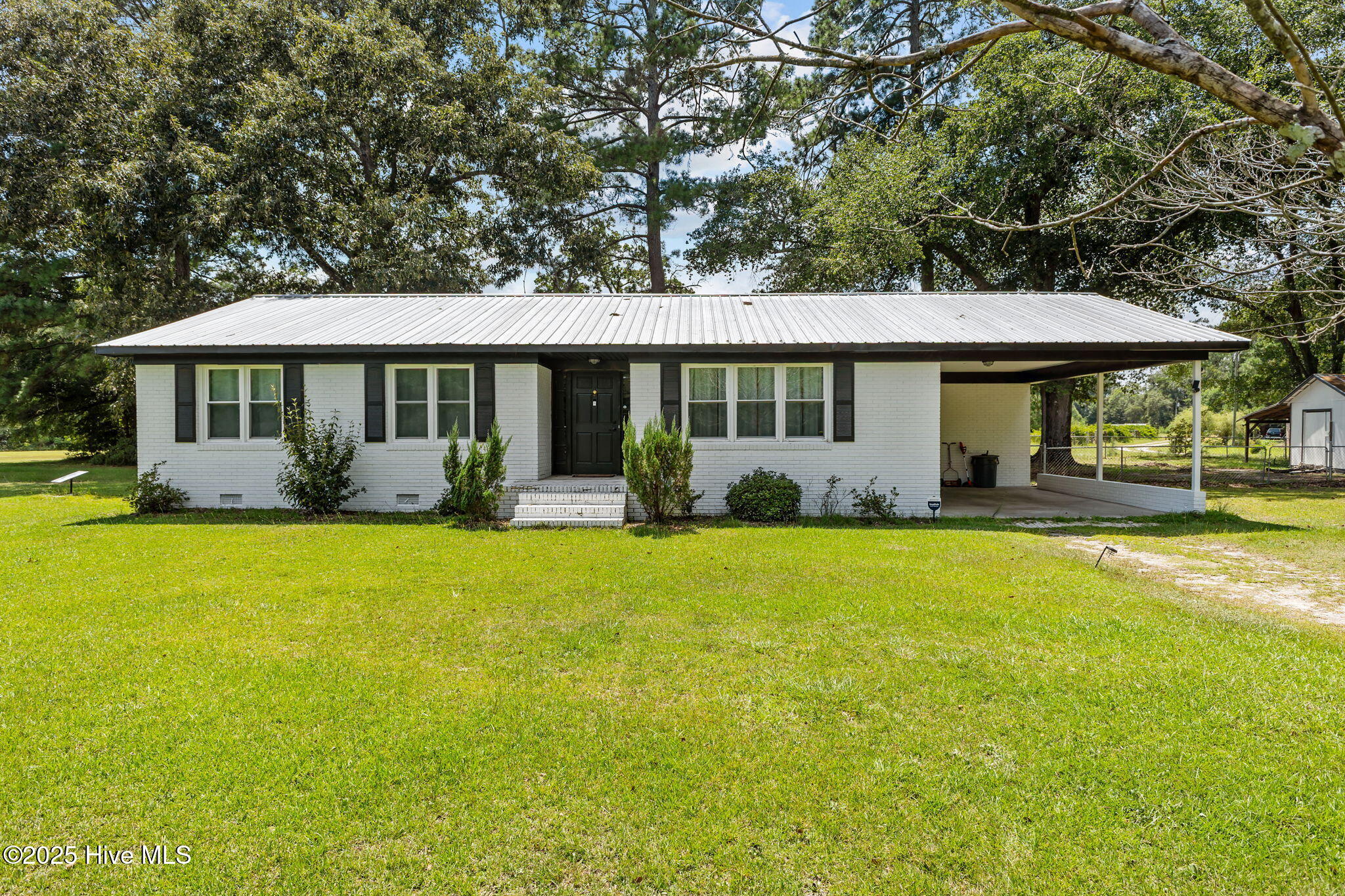 2395 Nc-210 Property Photo 1