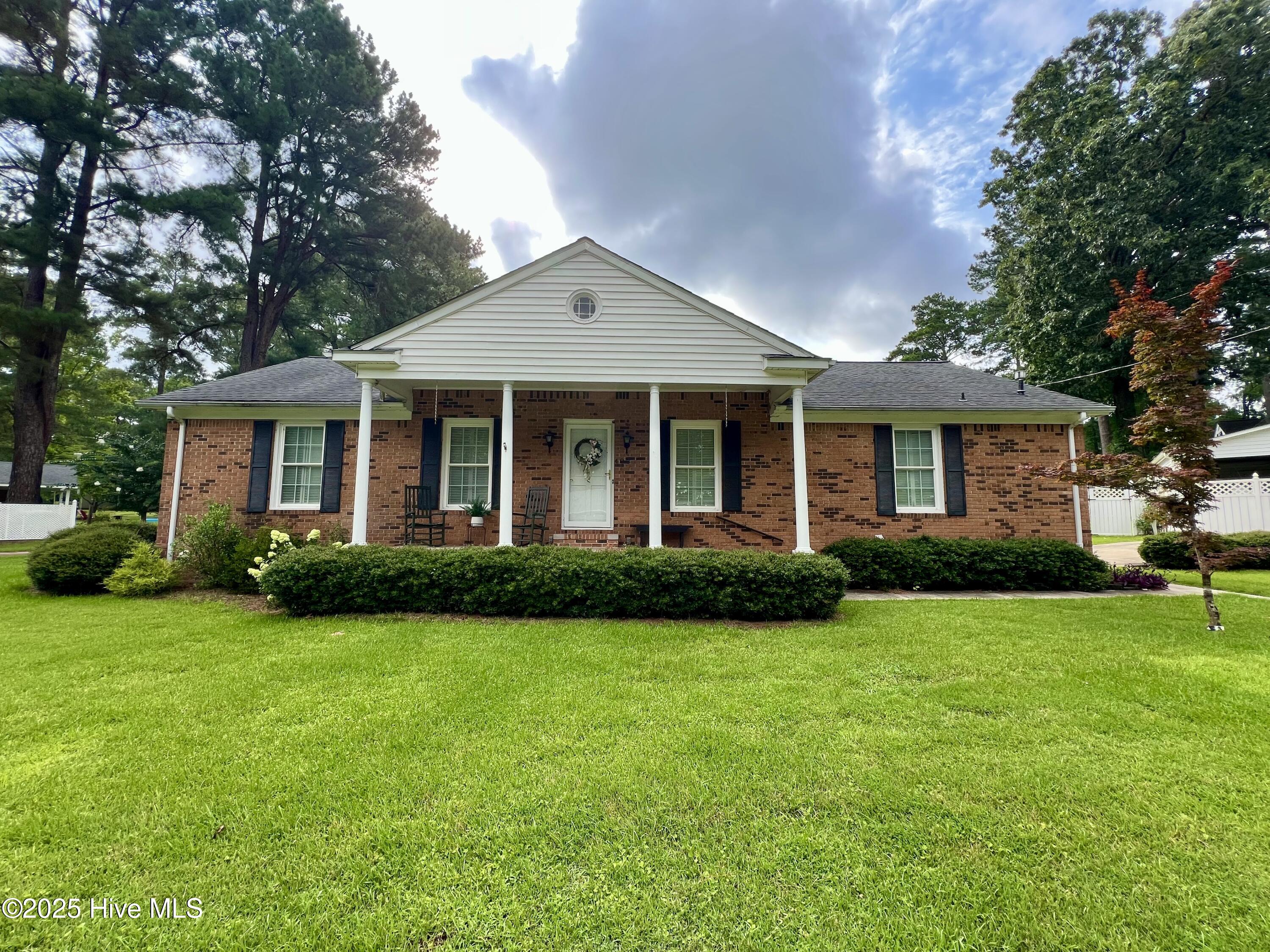 408 Woodlawn Drive Property Photo 1