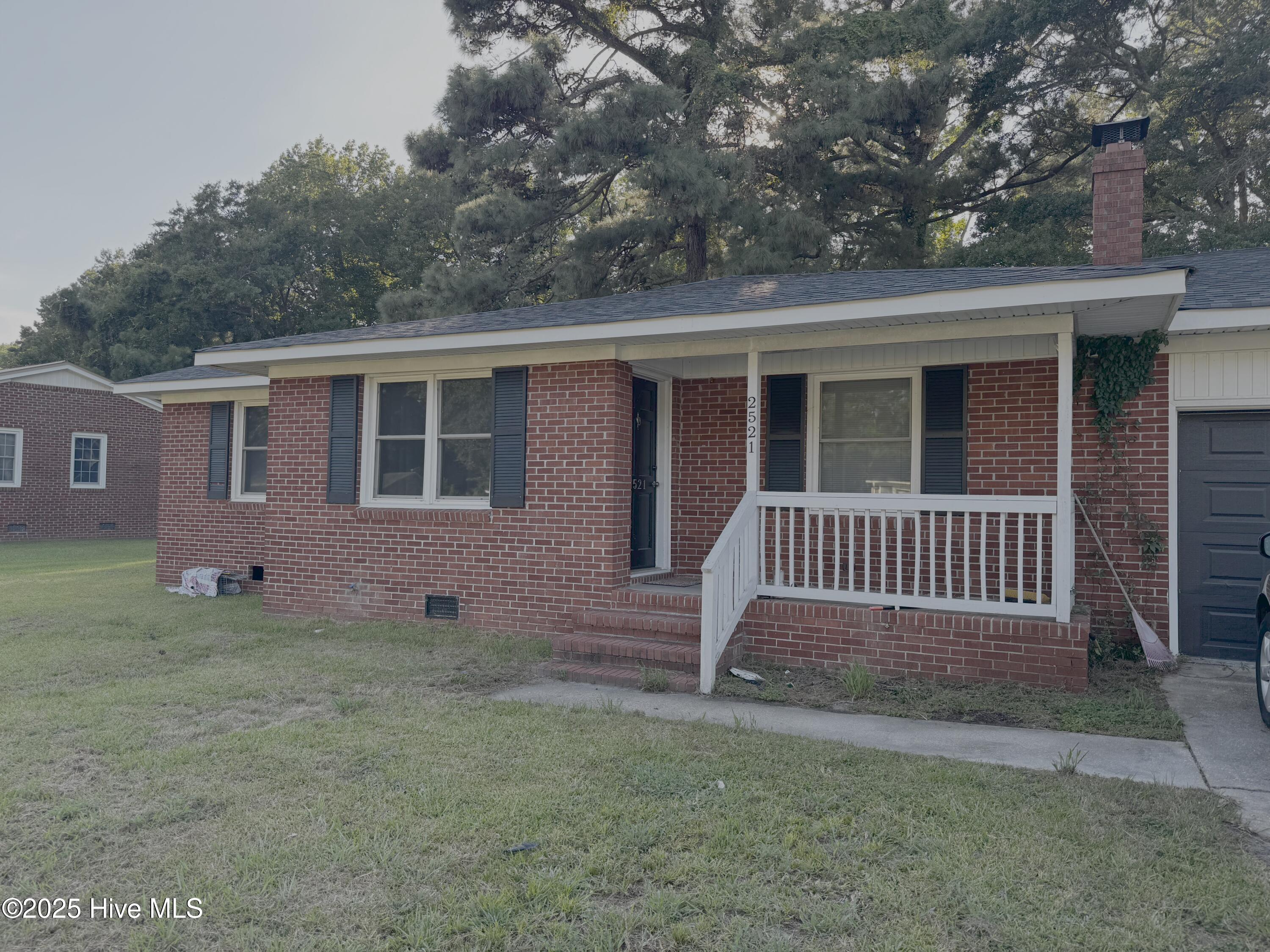 2521 Country Club Road Property Photo 1