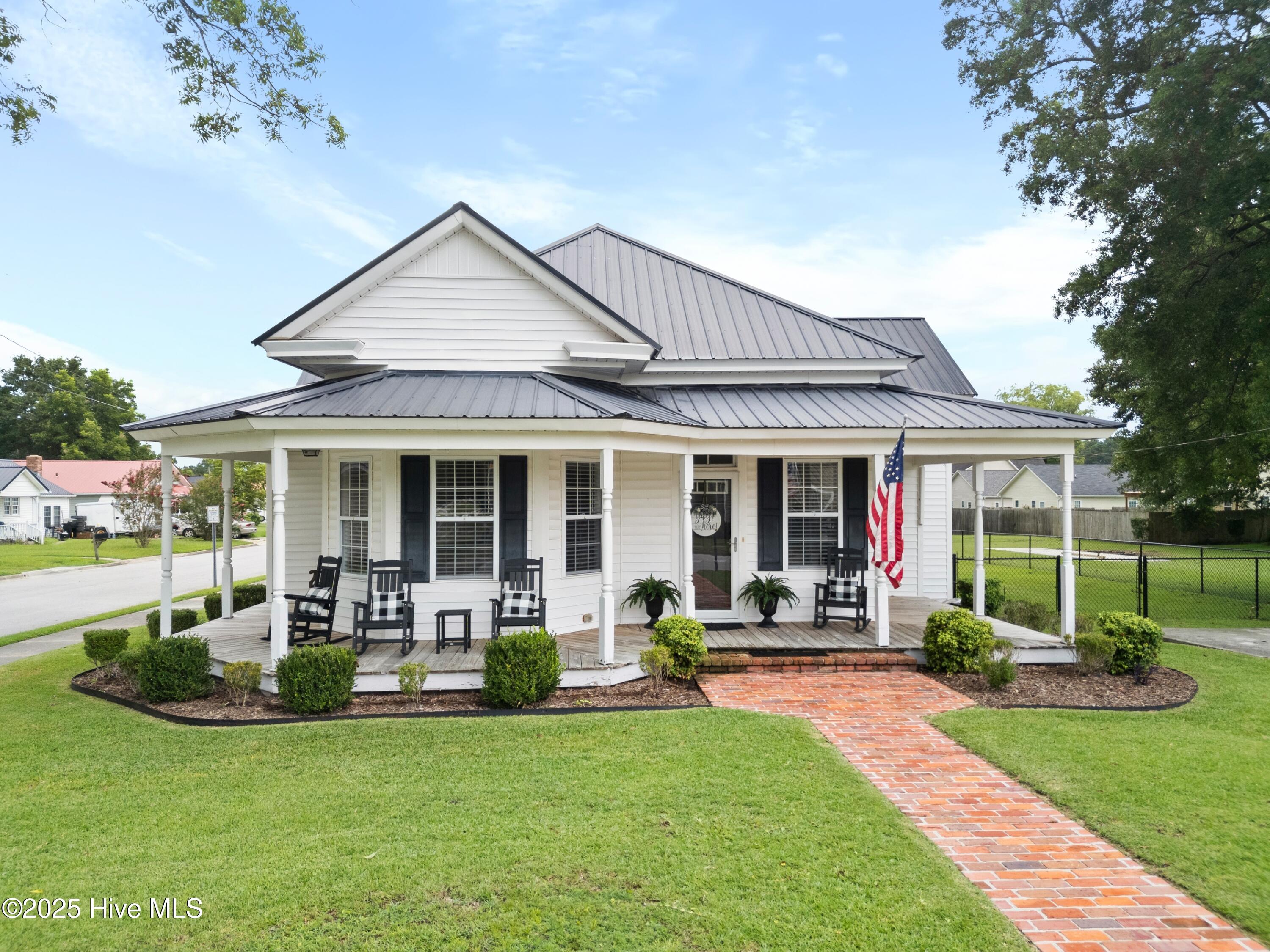 300 E Hargett Street Property Photo 1