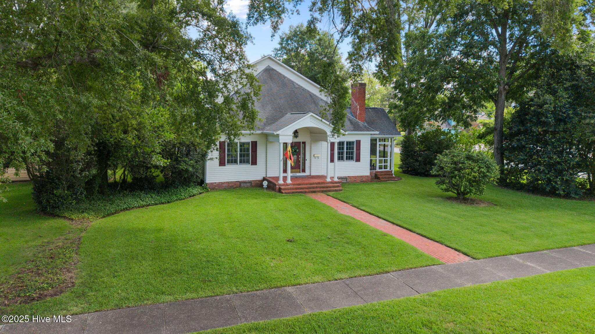 1609 Lucerne Way Property Photo 1