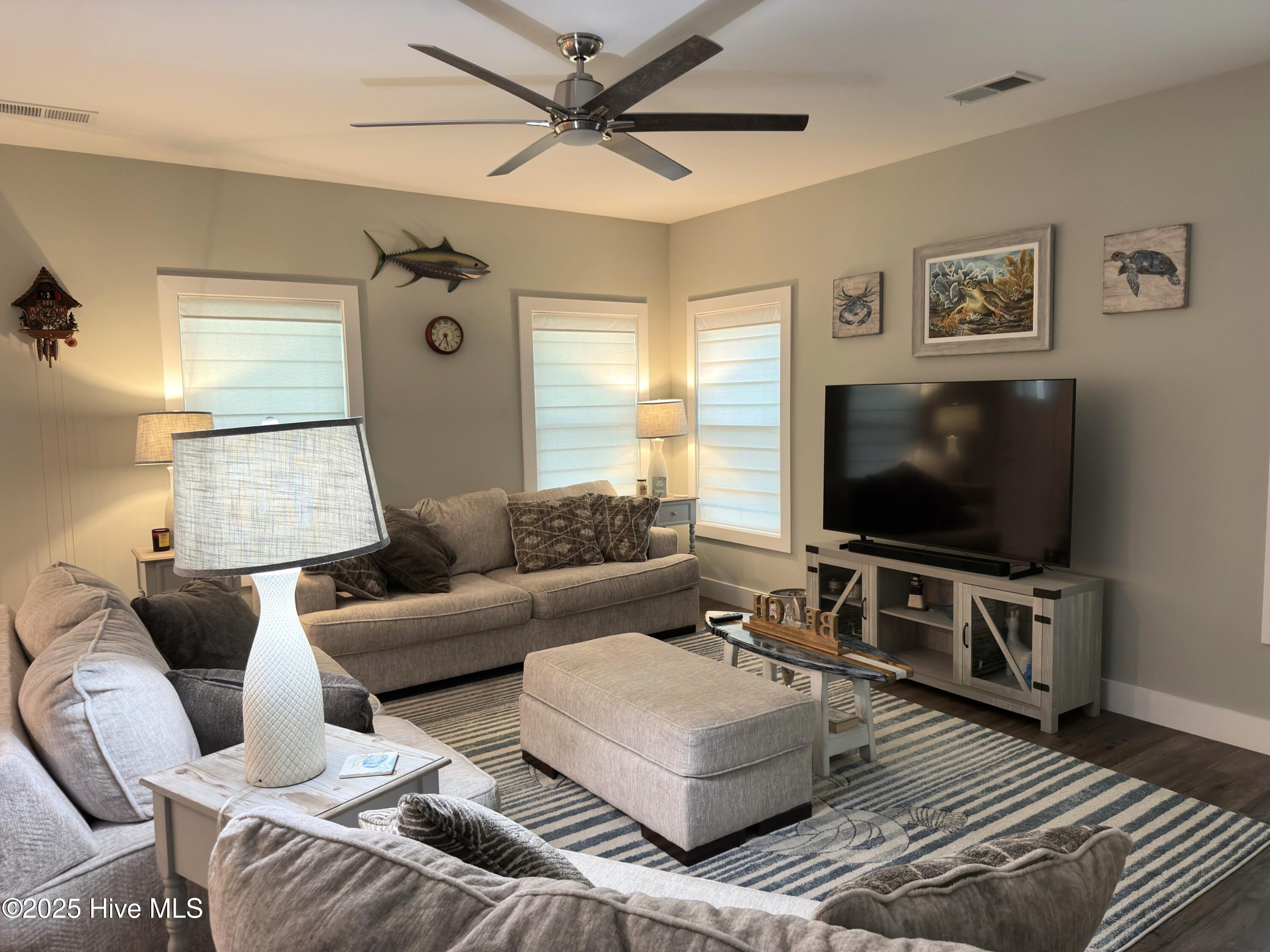 669 Pelican Circle Property Photo 2