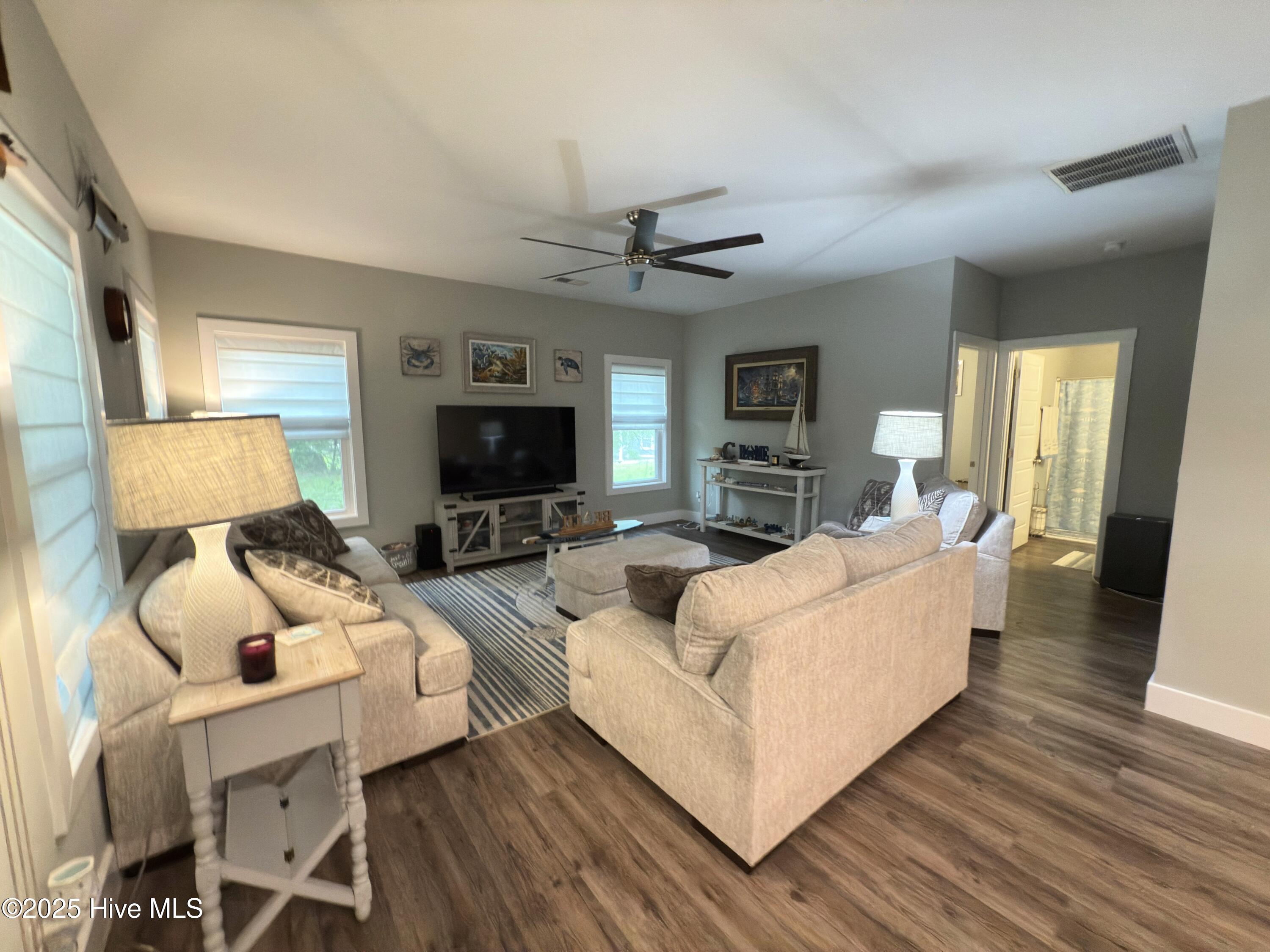 669 Pelican Circle Property Photo 6