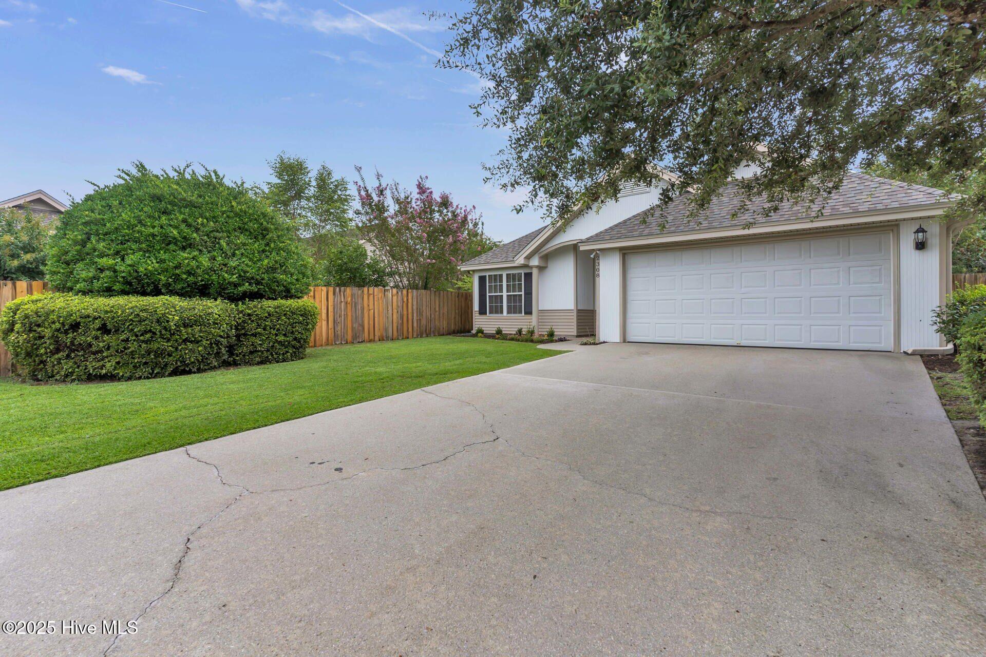2308 Crescent Court Property Photo 2
